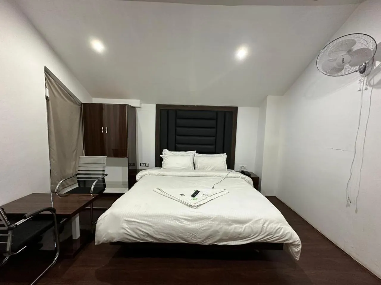 Bedroom, Bed in Hotel Hills Heaven