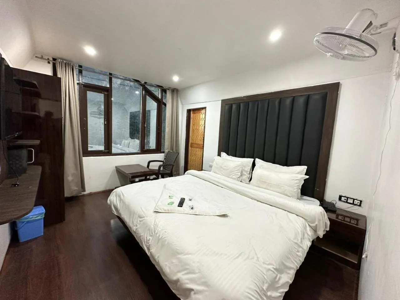 Bedroom, Bed in Hotel Hills Heaven