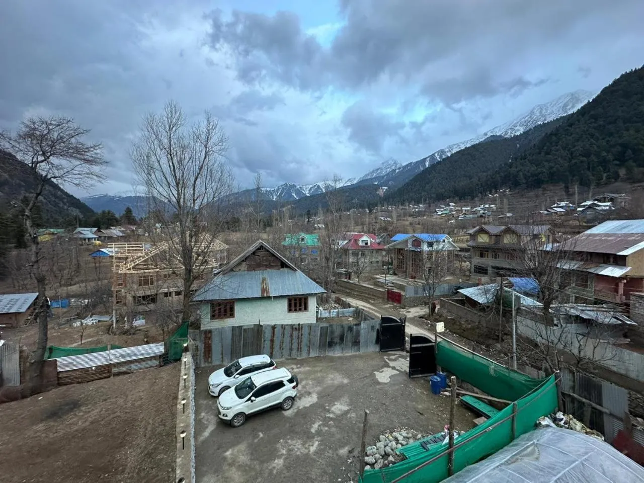 Parking in Hotel Hills Heaven