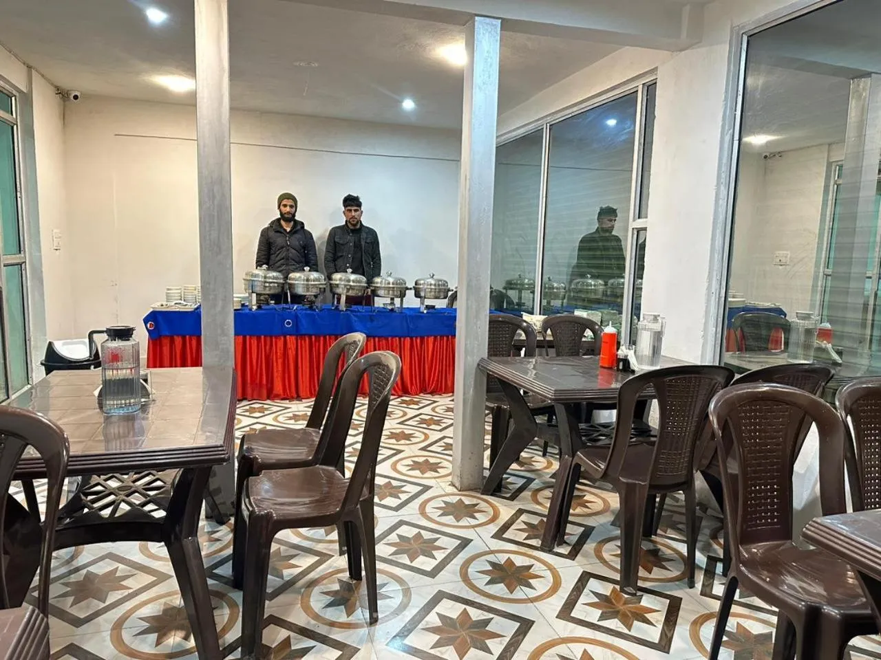 Restaurant/places to eat in Hotel Hills Heaven