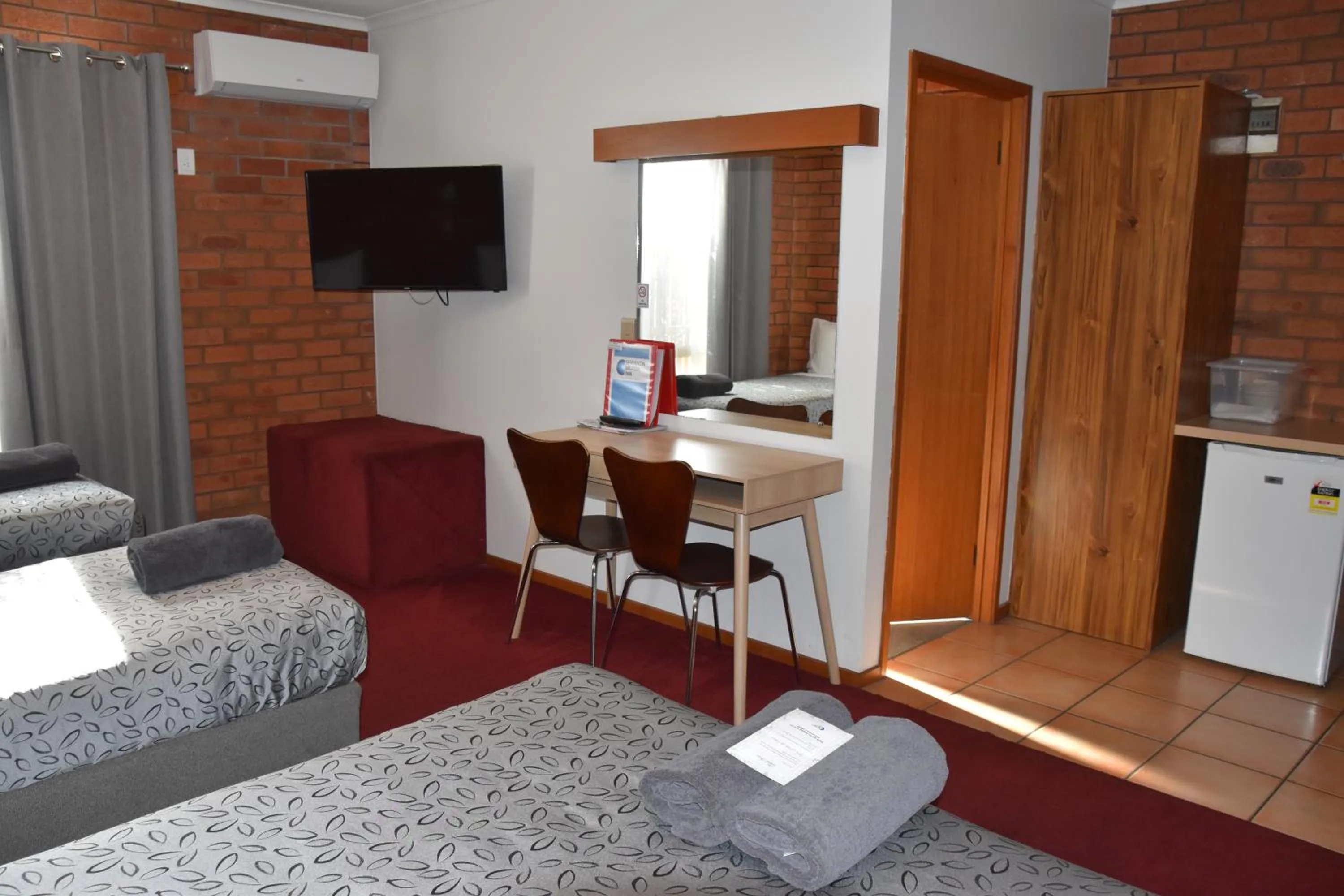 Bed in Shannon Motor Inn