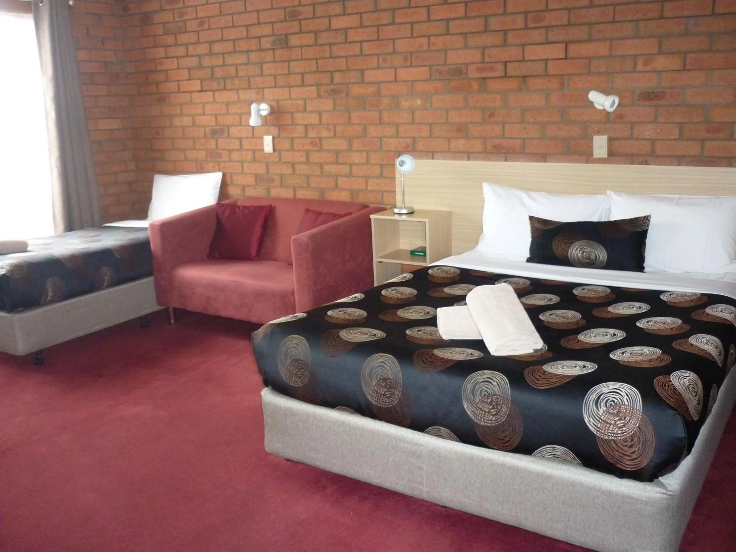 Bed in Shannon Motor Inn