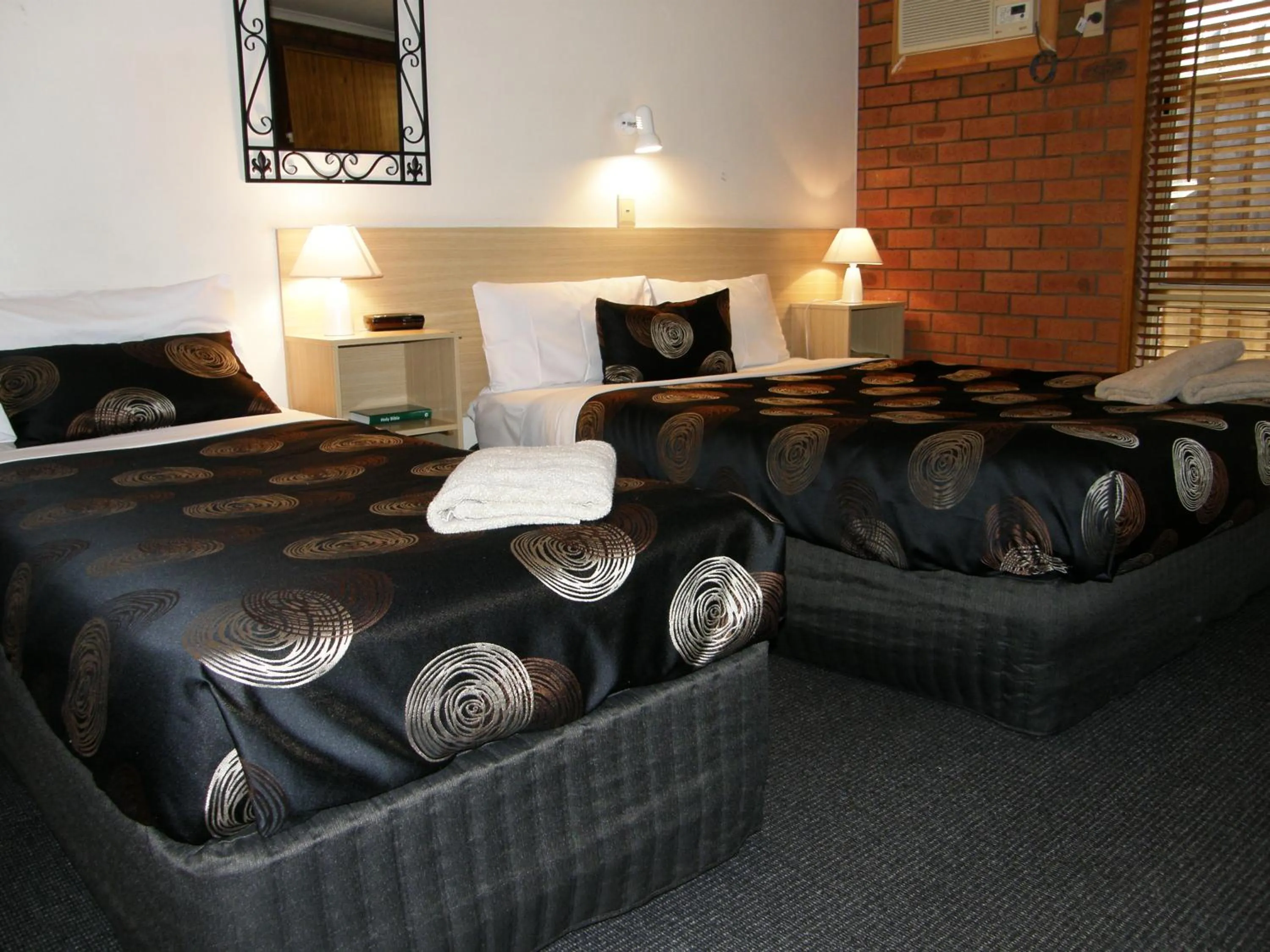 Bed in Shannon Motor Inn