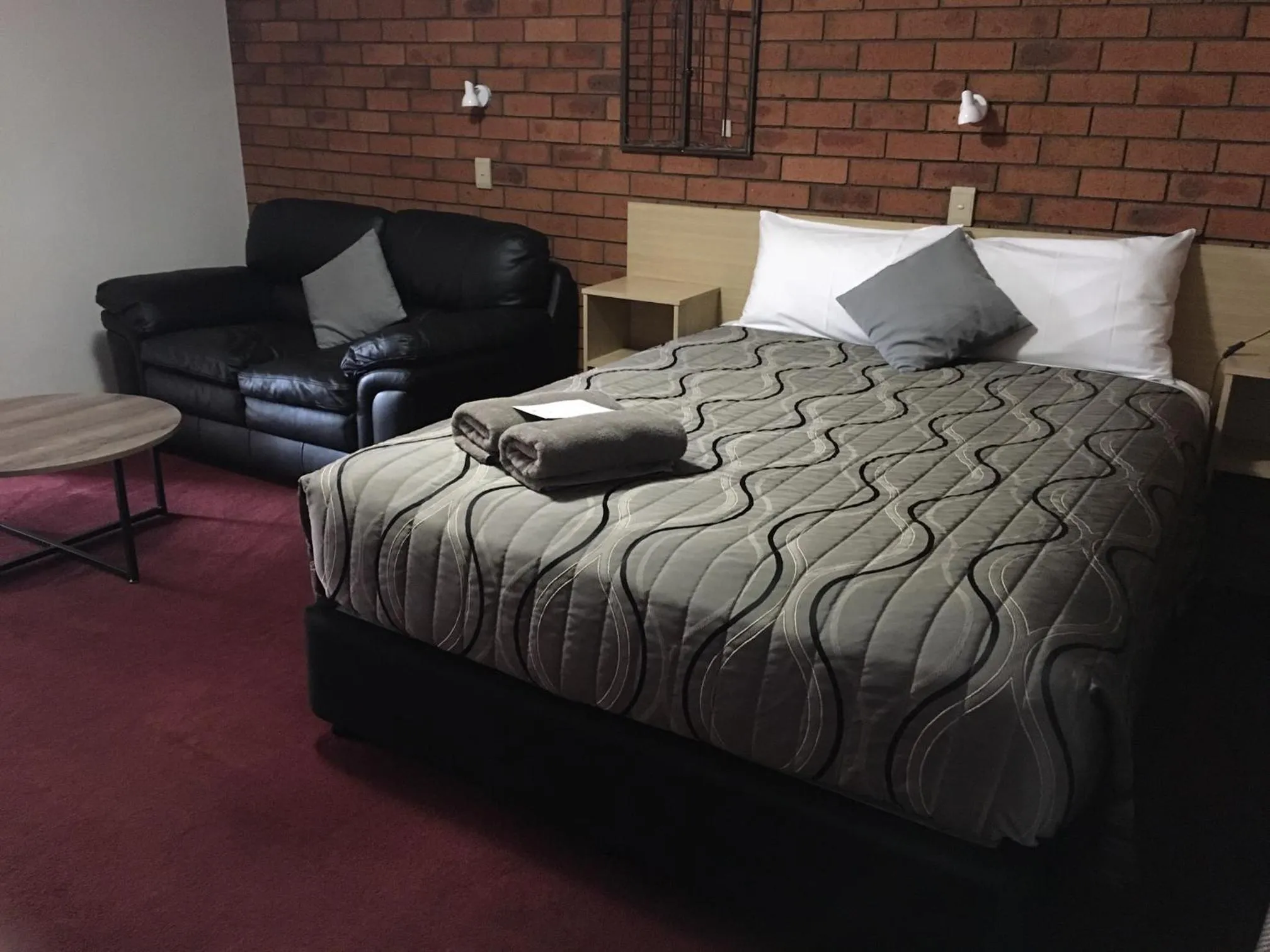 Bed in Shannon Motor Inn