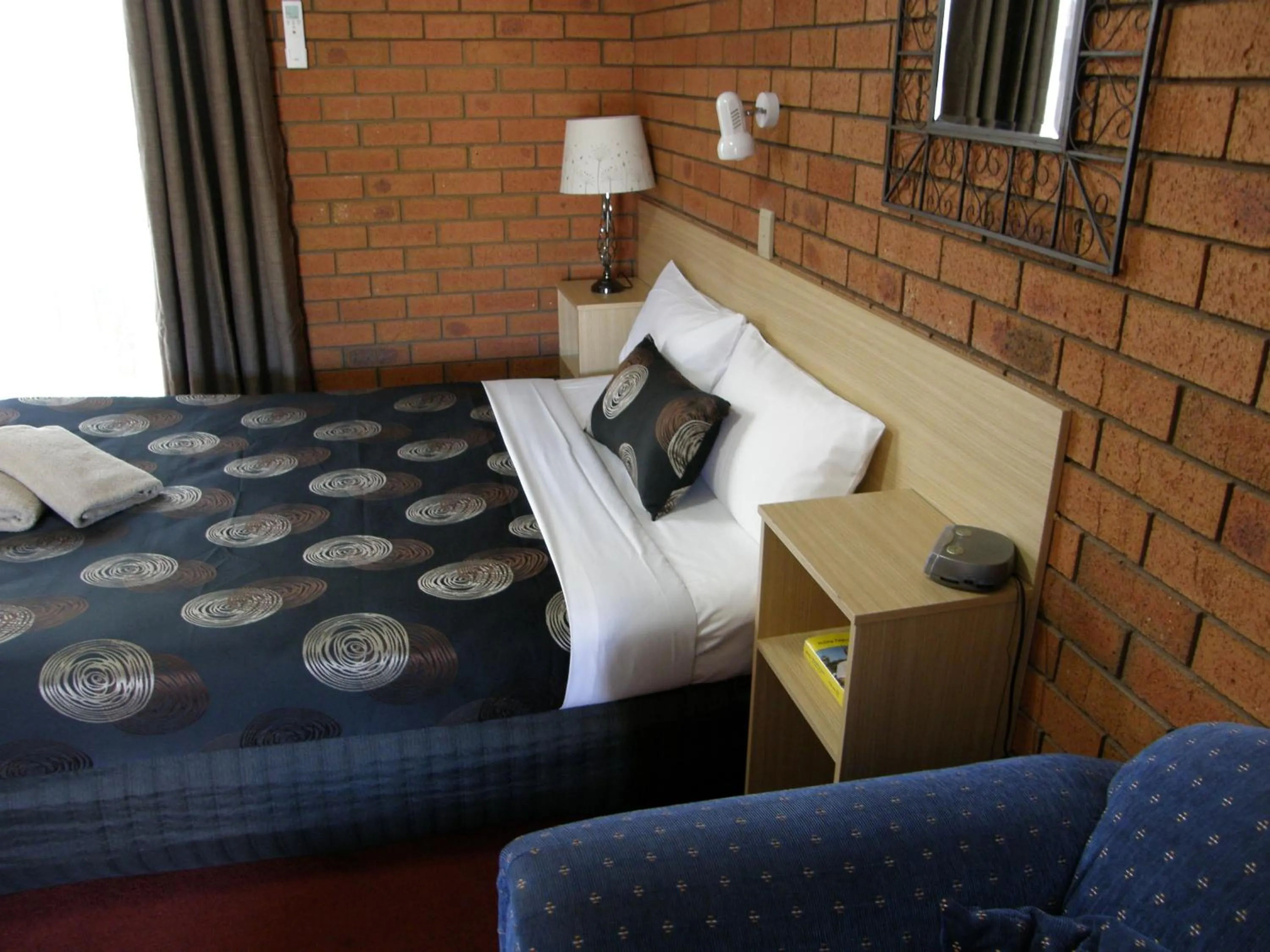 Bed in Shannon Motor Inn