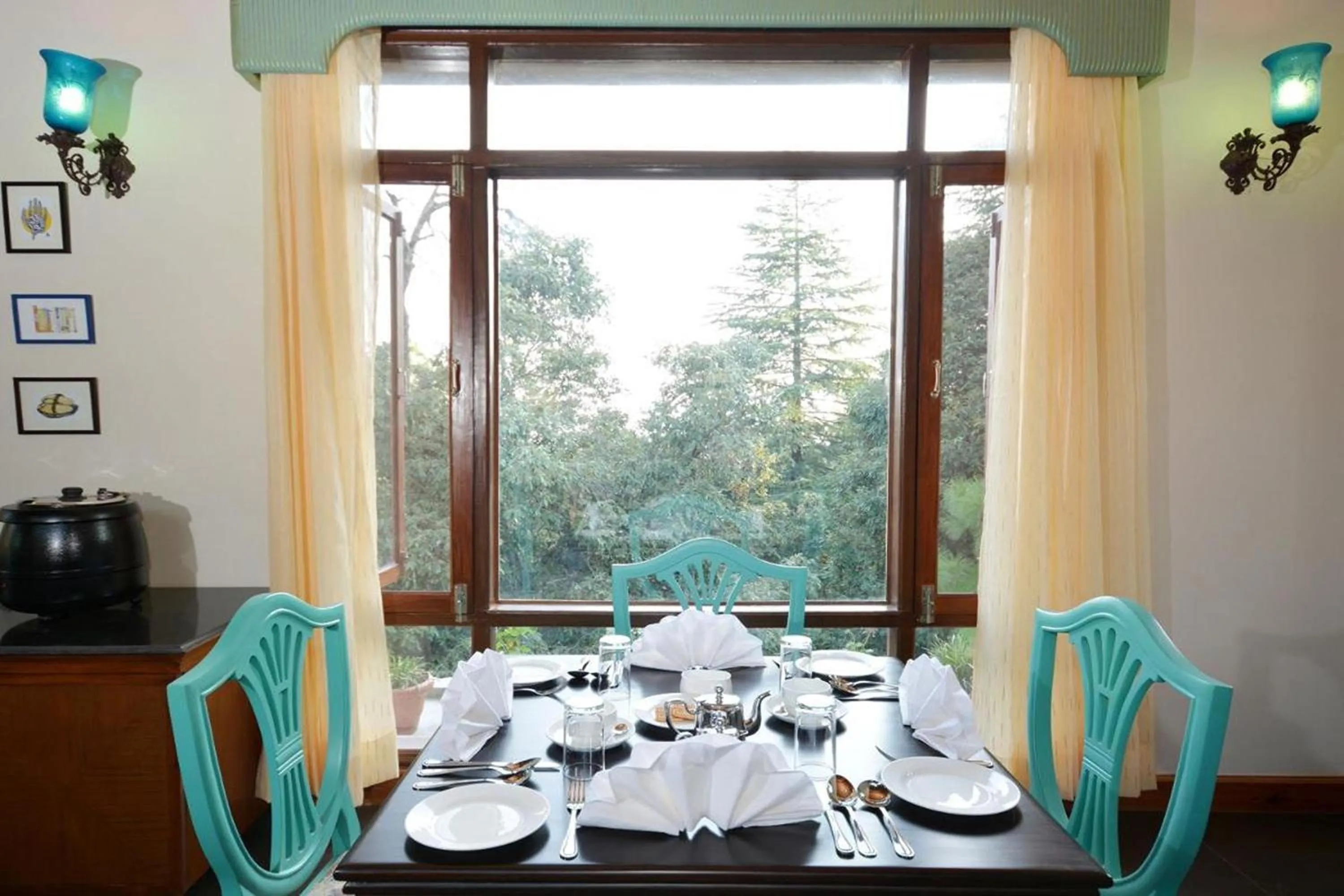 Restaurant/places to eat in Anant Rasa Resort - Ranikhet