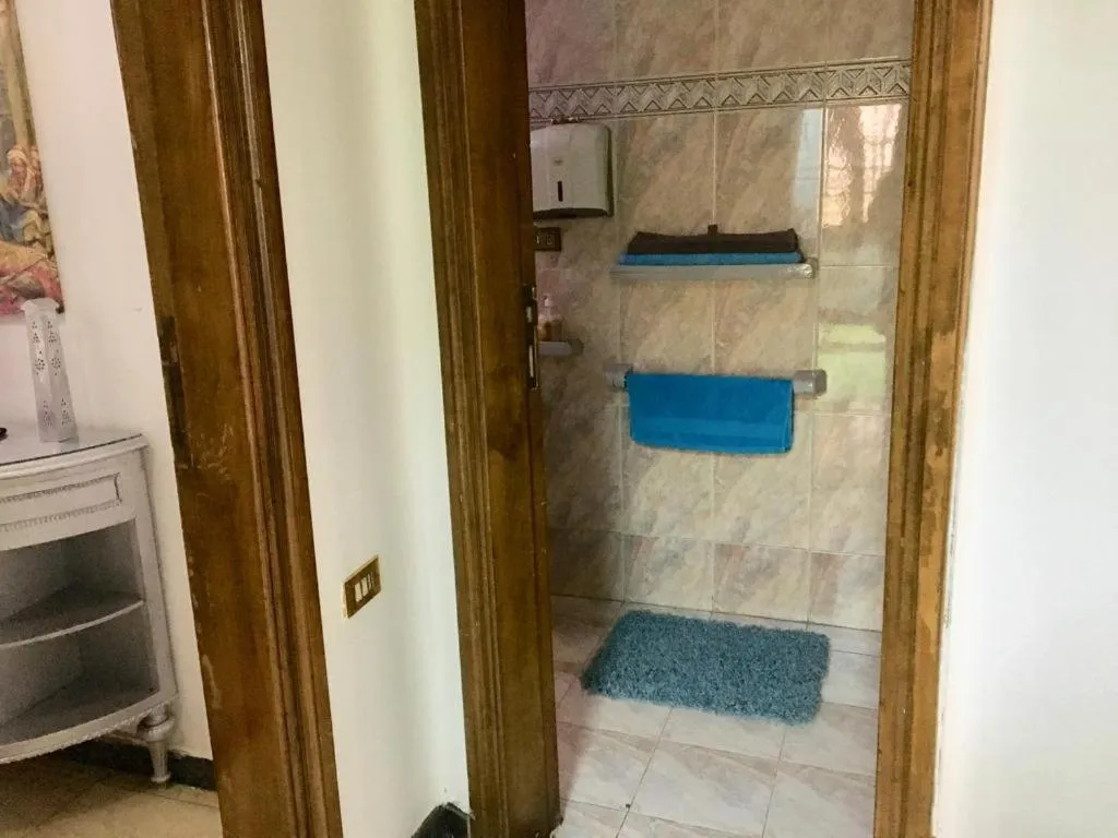 Bathroom in One bedroom apartment city views local to Airport