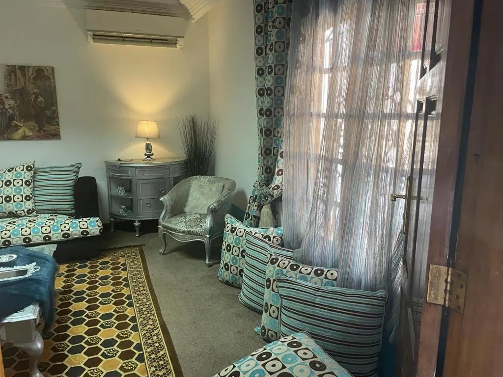 TV and multimedia in One bedroom apartment city views local to Airport