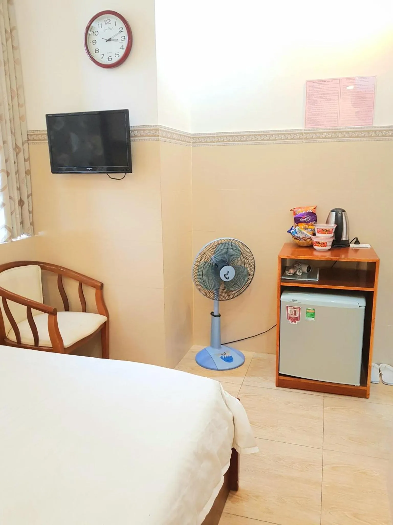 Communal lounge/ TV room, Bed in Thanh An Hotel