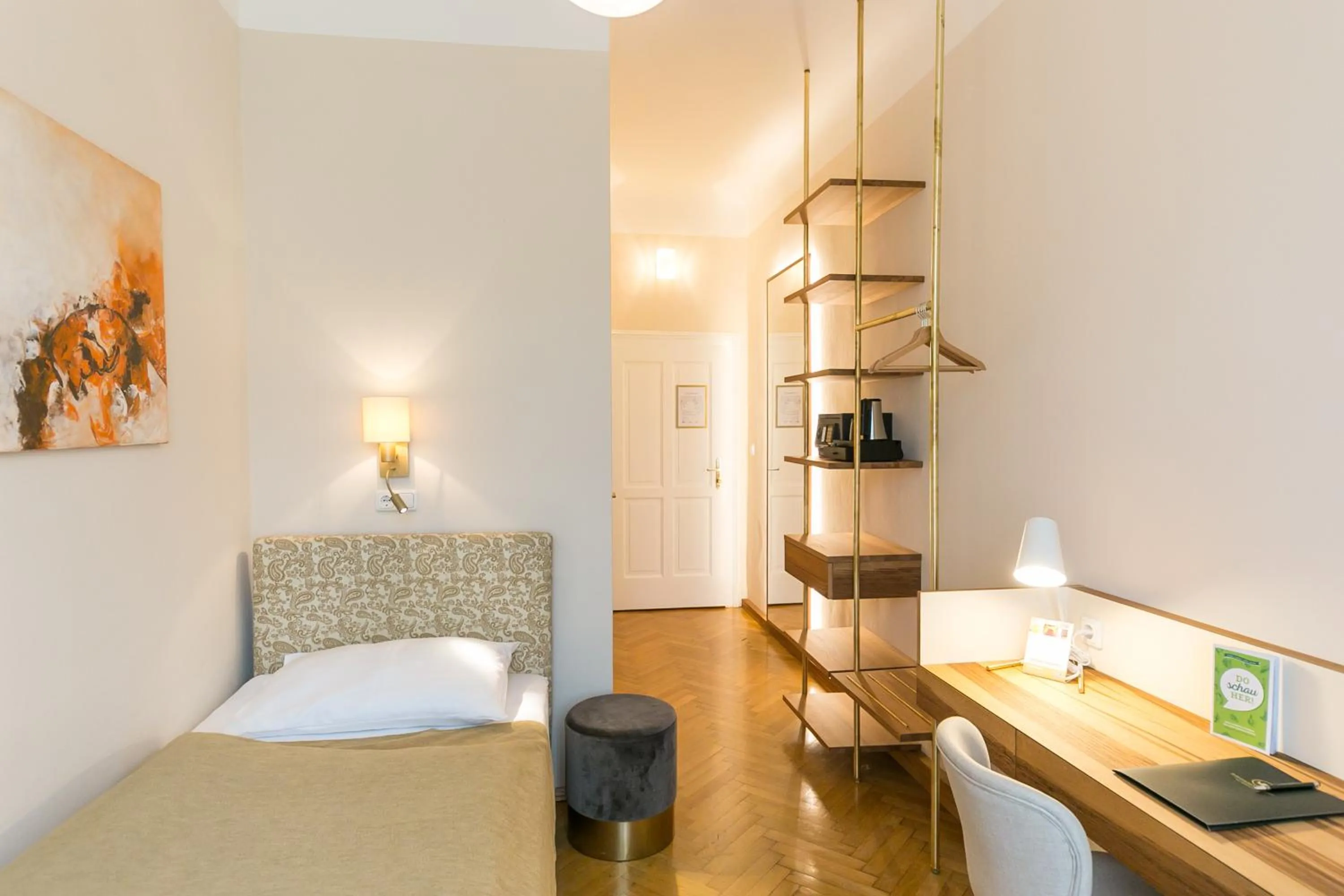 Decorative detail, Bed in Stadthotel zur goldenen Krone