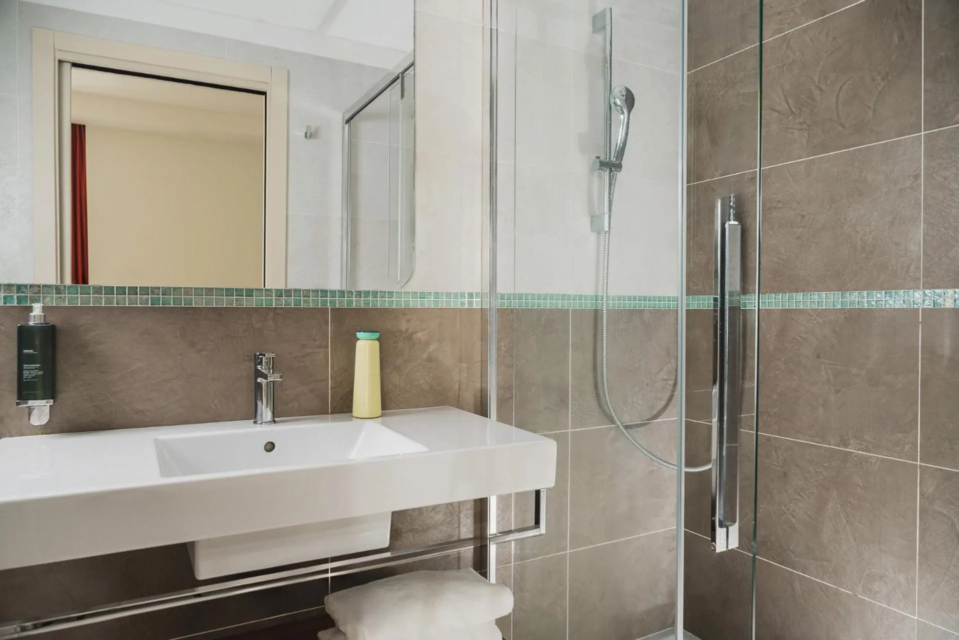 Shower in Hotel Aria