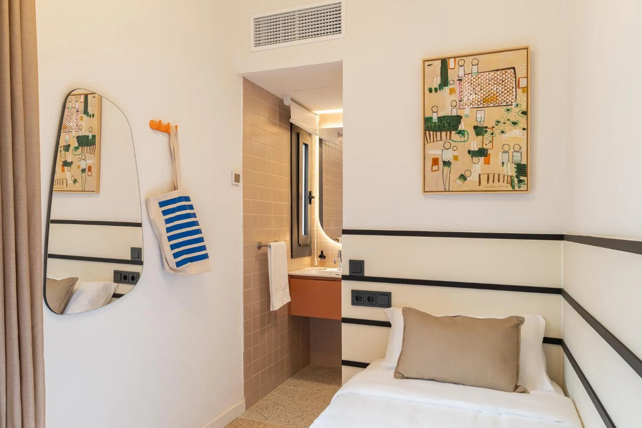 Bedroom in Hotel Robson - Smart Hotel