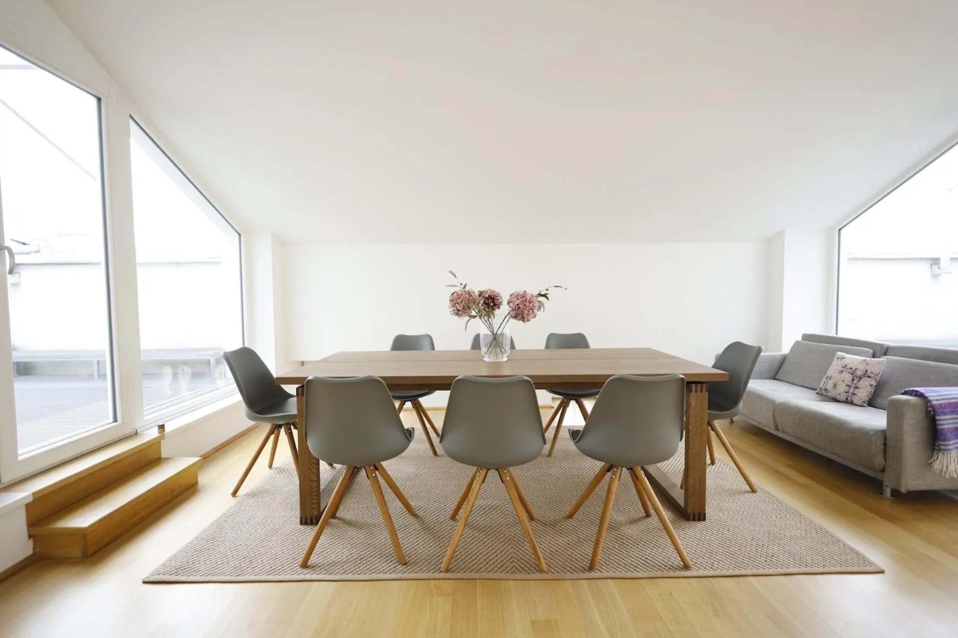 Dining area in HeyMi Apartments Oper