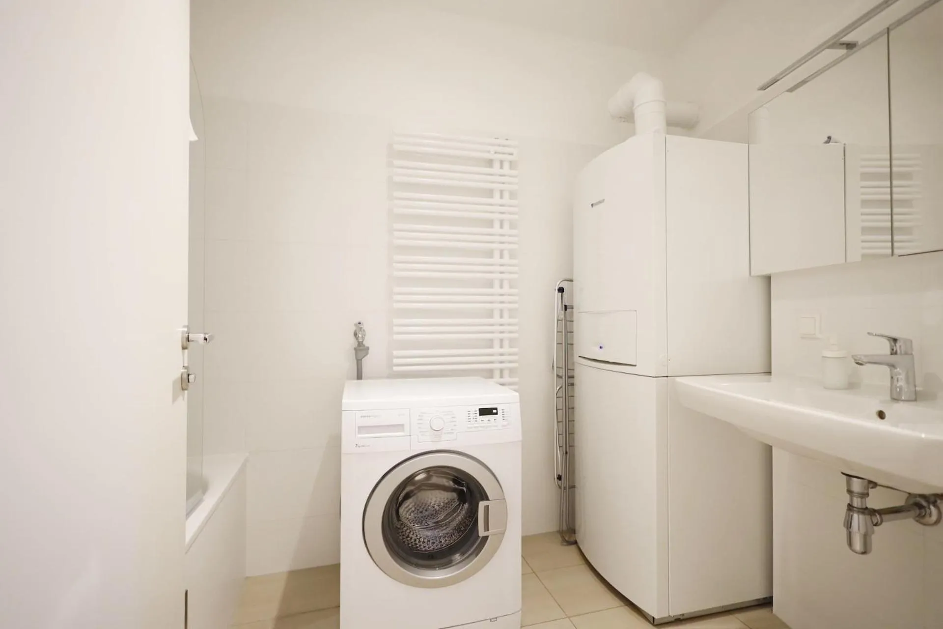 washing machine in HeyMi Apartments Oper
