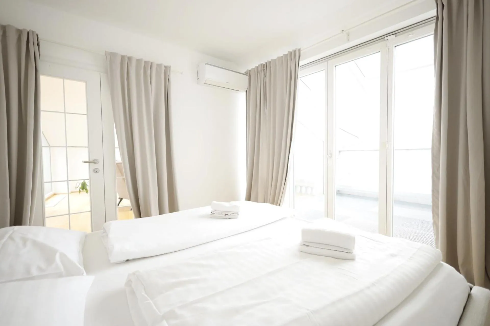 Bedroom, Bed in HeyMi Apartments Oper