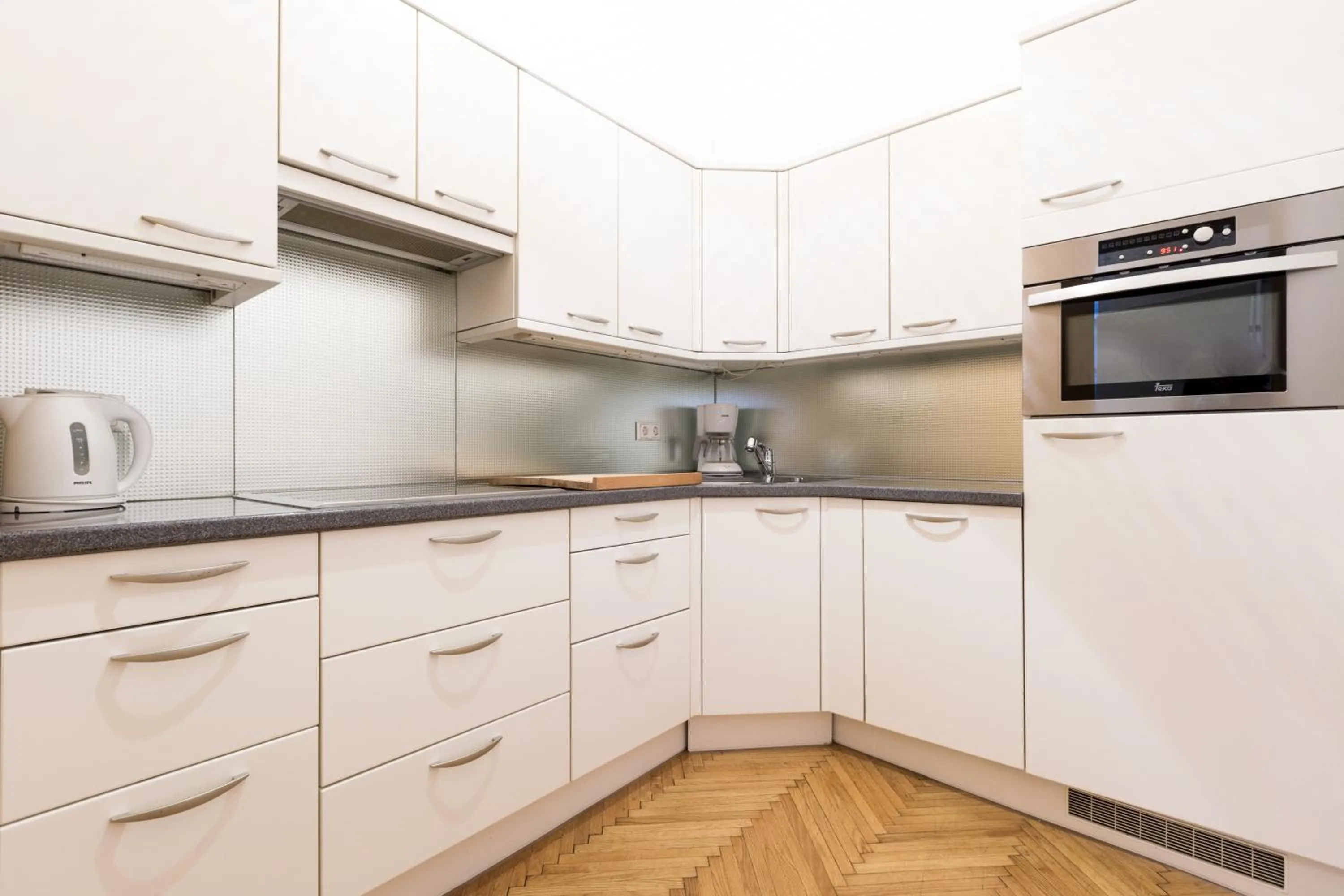 Kitchen or kitchenette in HeyMi Apartments Oper