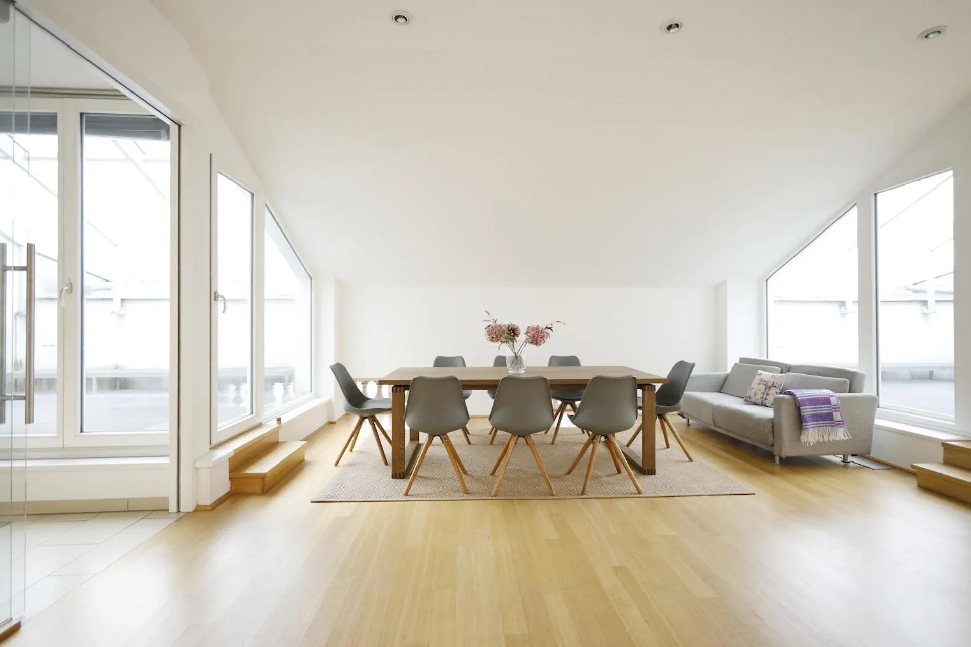 Dining area in HeyMi Apartments Oper