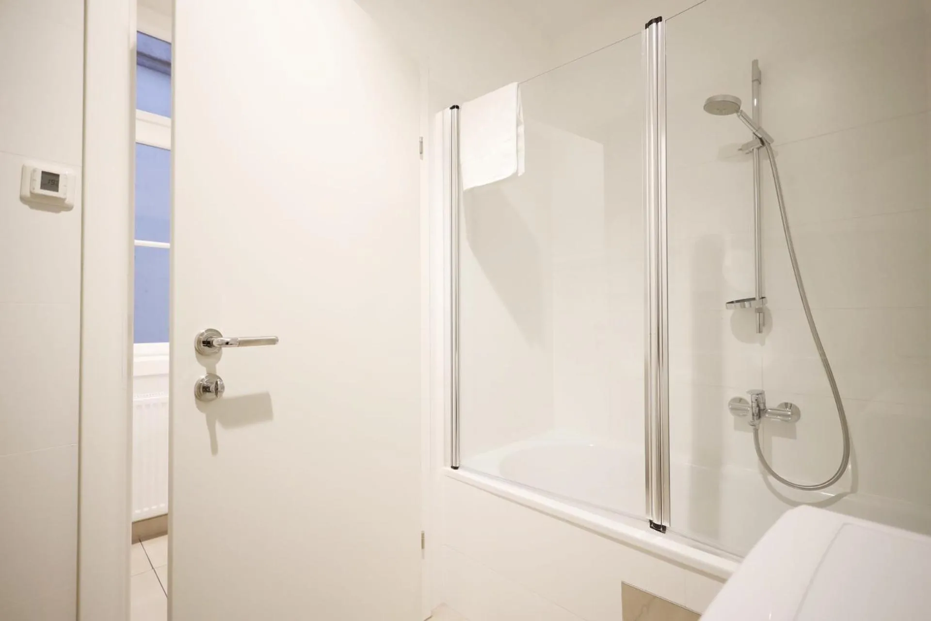 Bathroom in HeyMi Apartments Oper