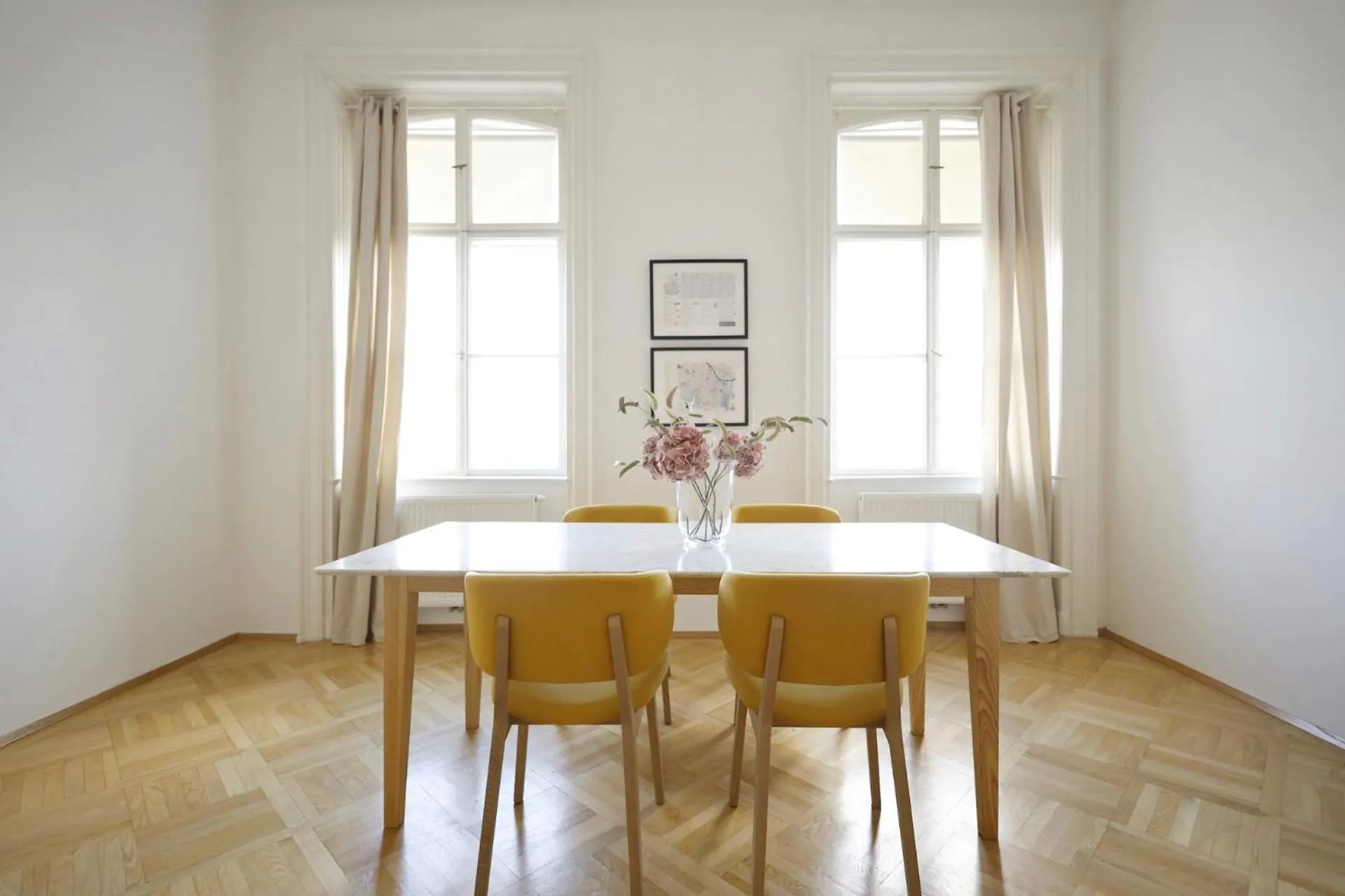 Dining area in HeyMi Apartments Oper