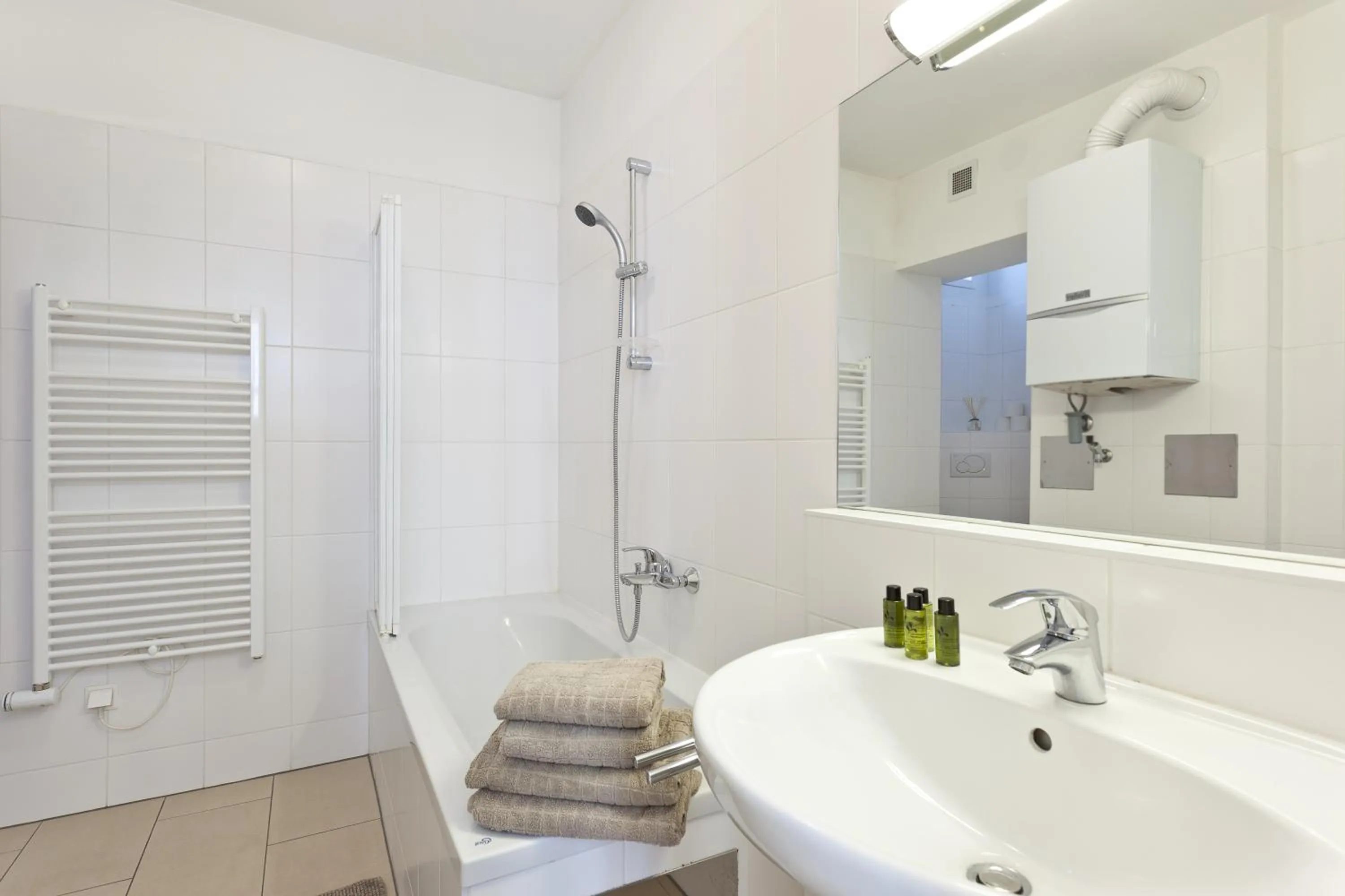 Bathroom in HeyMi Apartments Oper