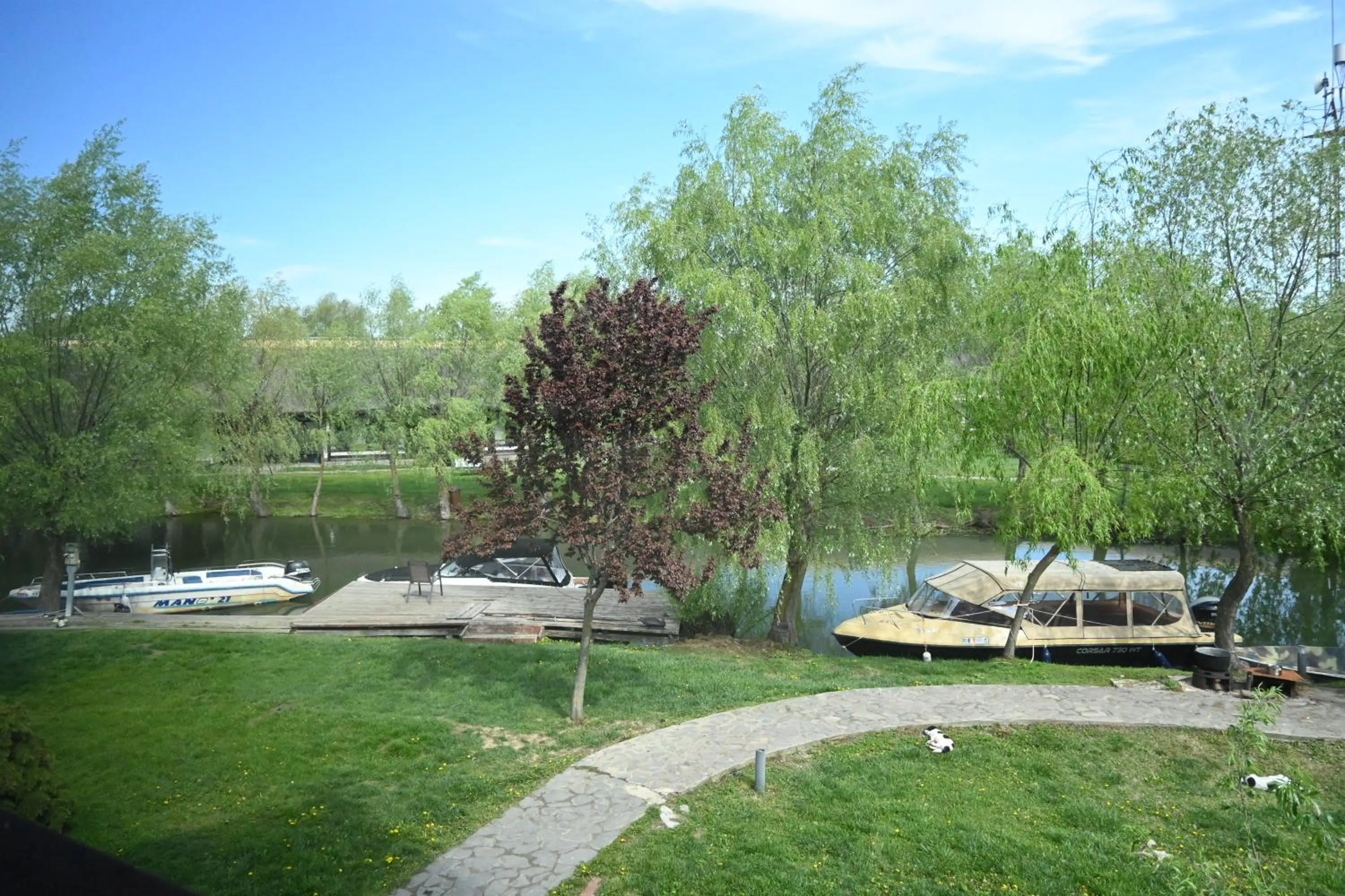 Lake view in Egreta By Hoxton