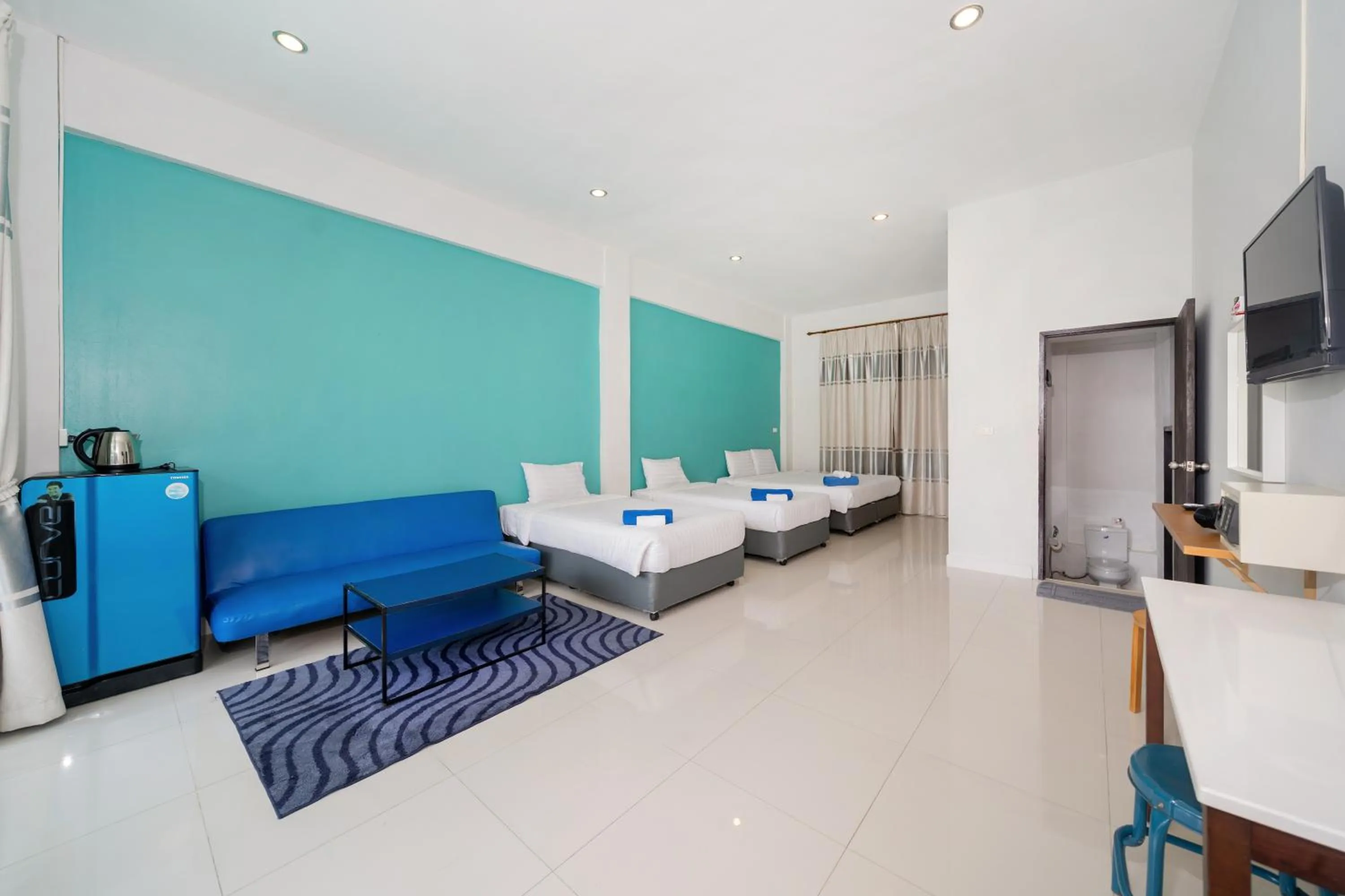 Photo of the whole room, Bed in Kata Sea Boutique