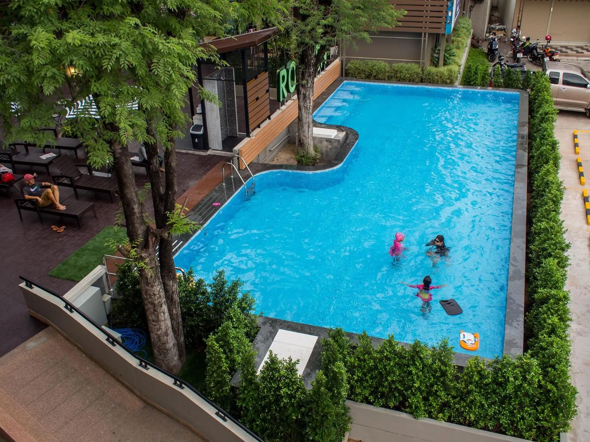 Swimming pool in Romyen Garden Place