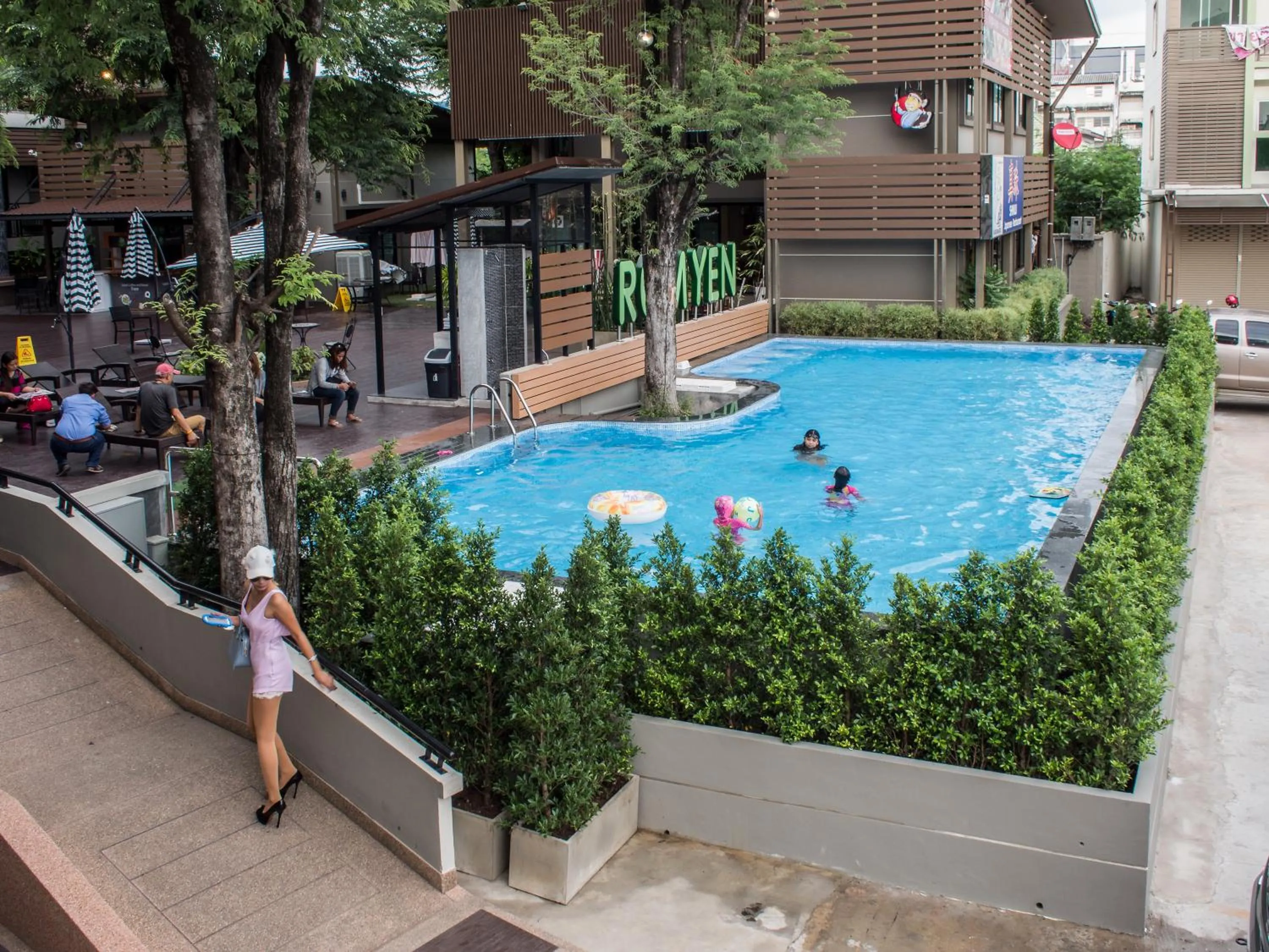 Day in Romyen Garden Place