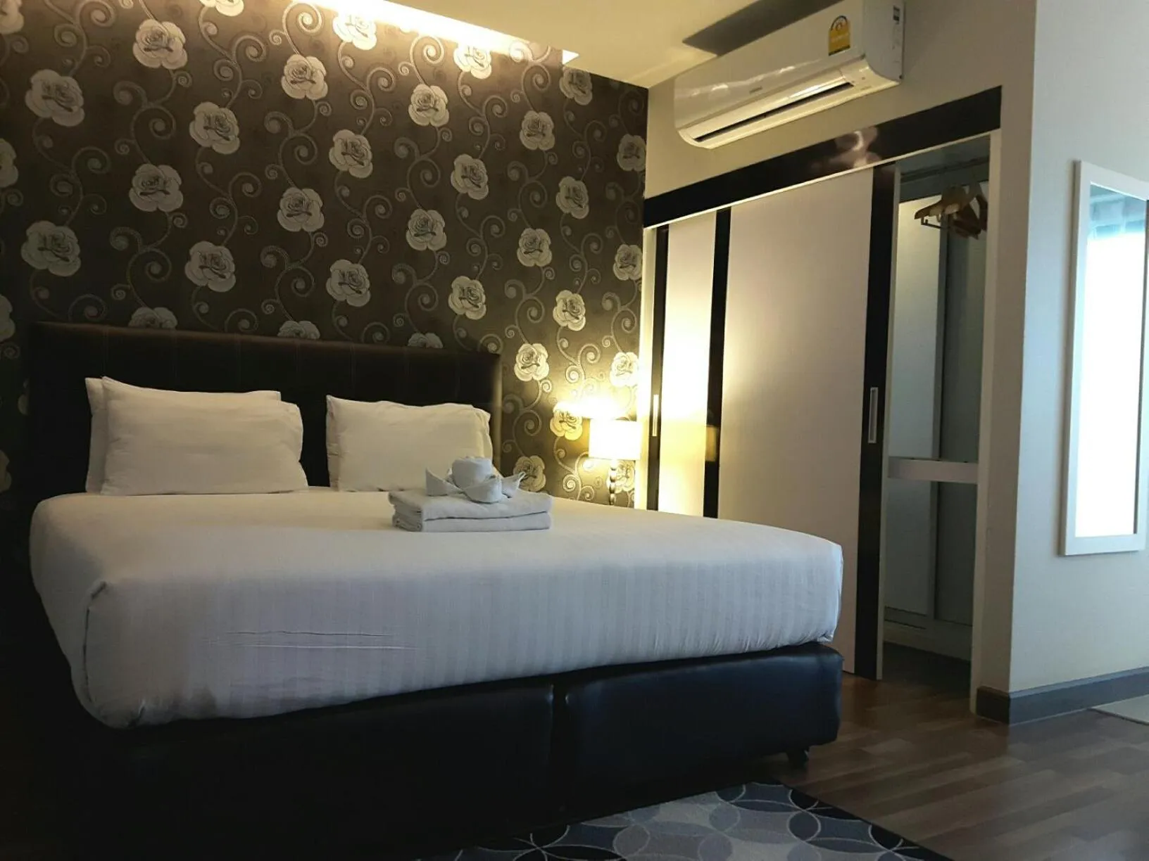 Bed in Romyen Garden Place