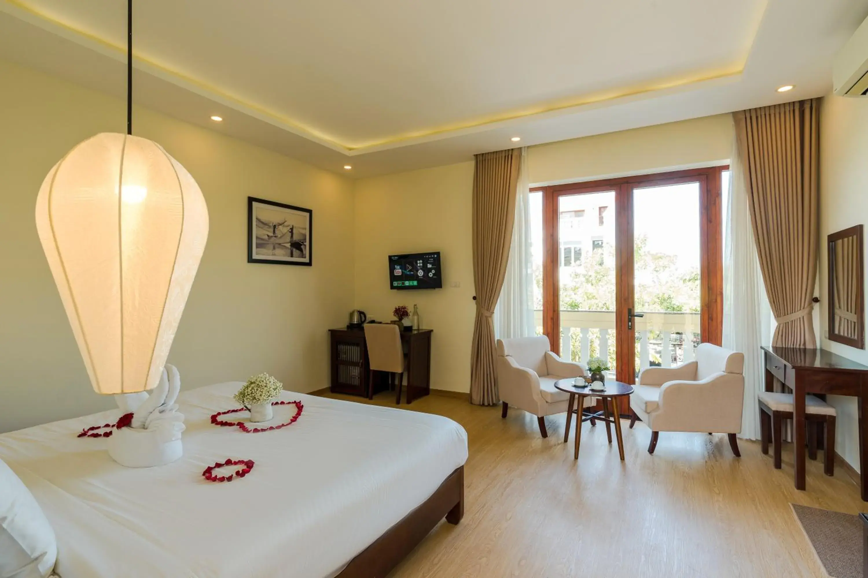 Deluxe Double Room with Balcony in Ancient Haven - Central Boutique Hotel Deluxe Double Room with Balcony in Ancient Haven - Central Boutique Hotel