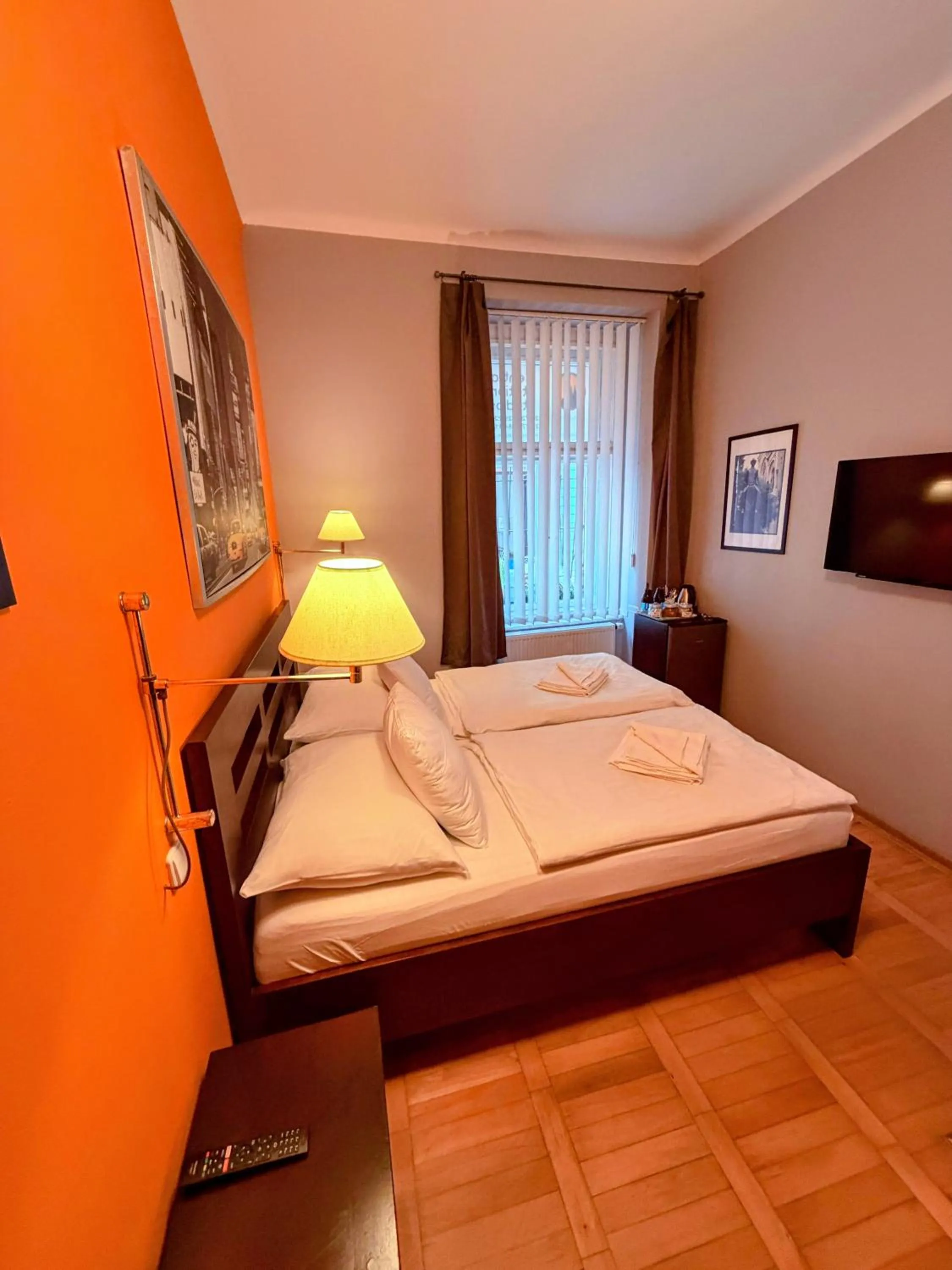 Bedroom, Bed in Central Station Studios