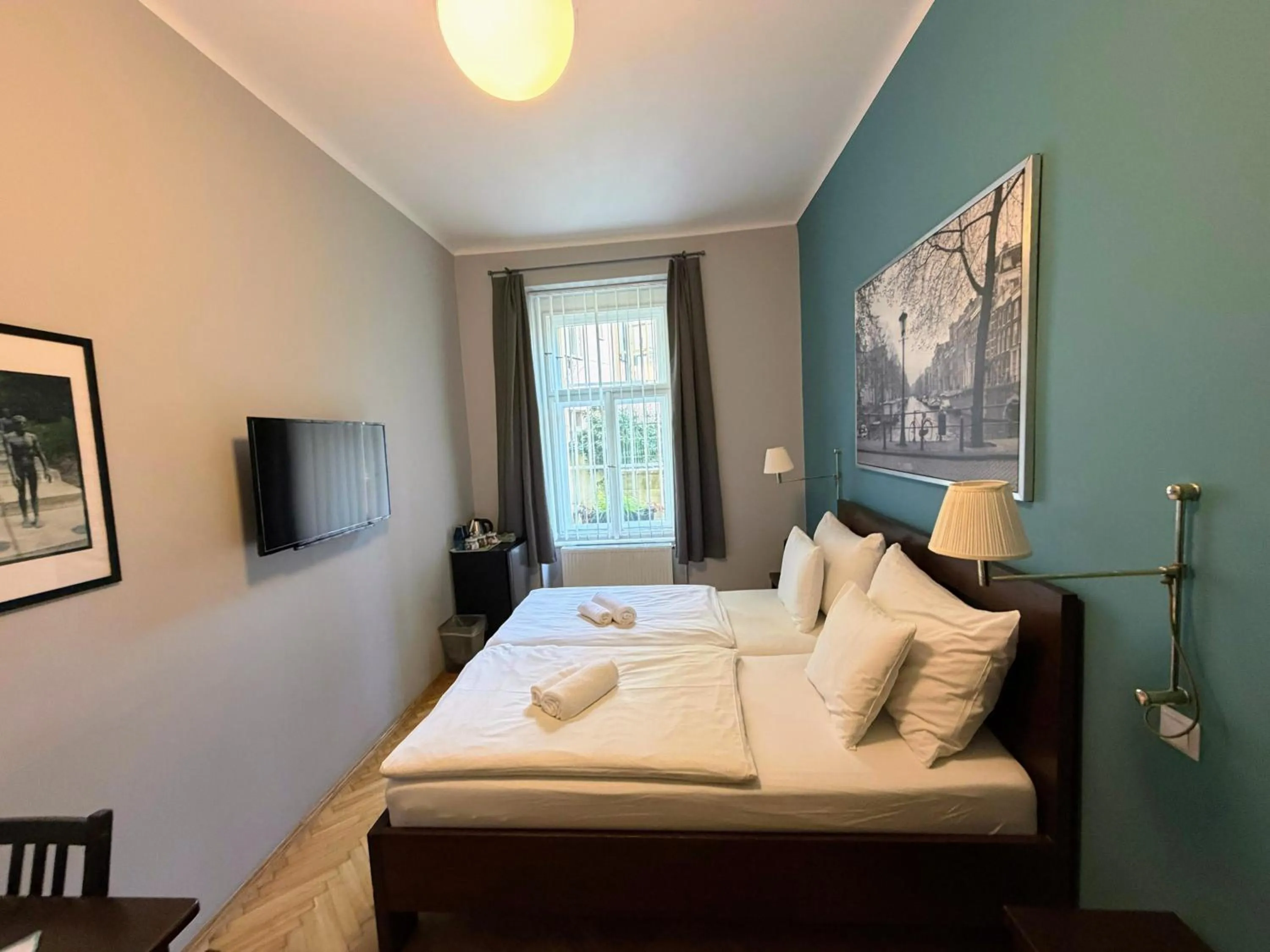 Bedroom, Bed in Central Station Studios