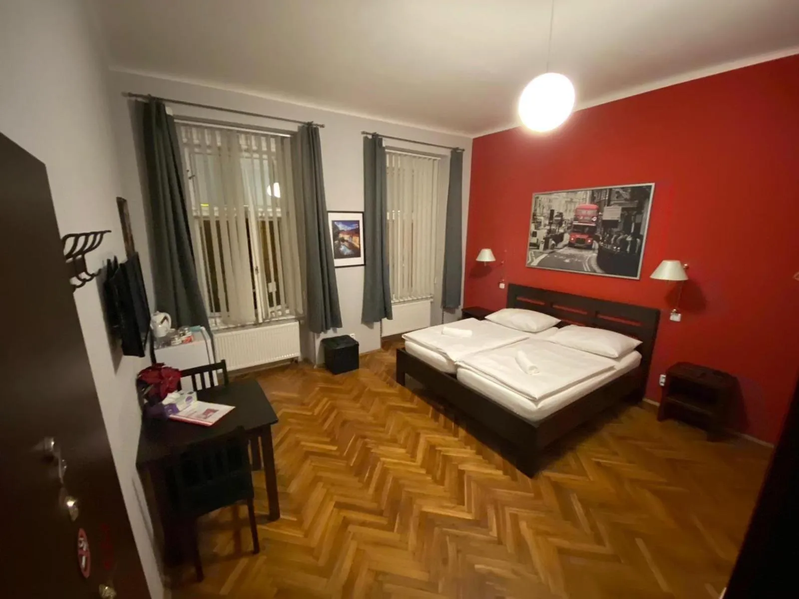 Bedroom, Bed in Central Station Studios