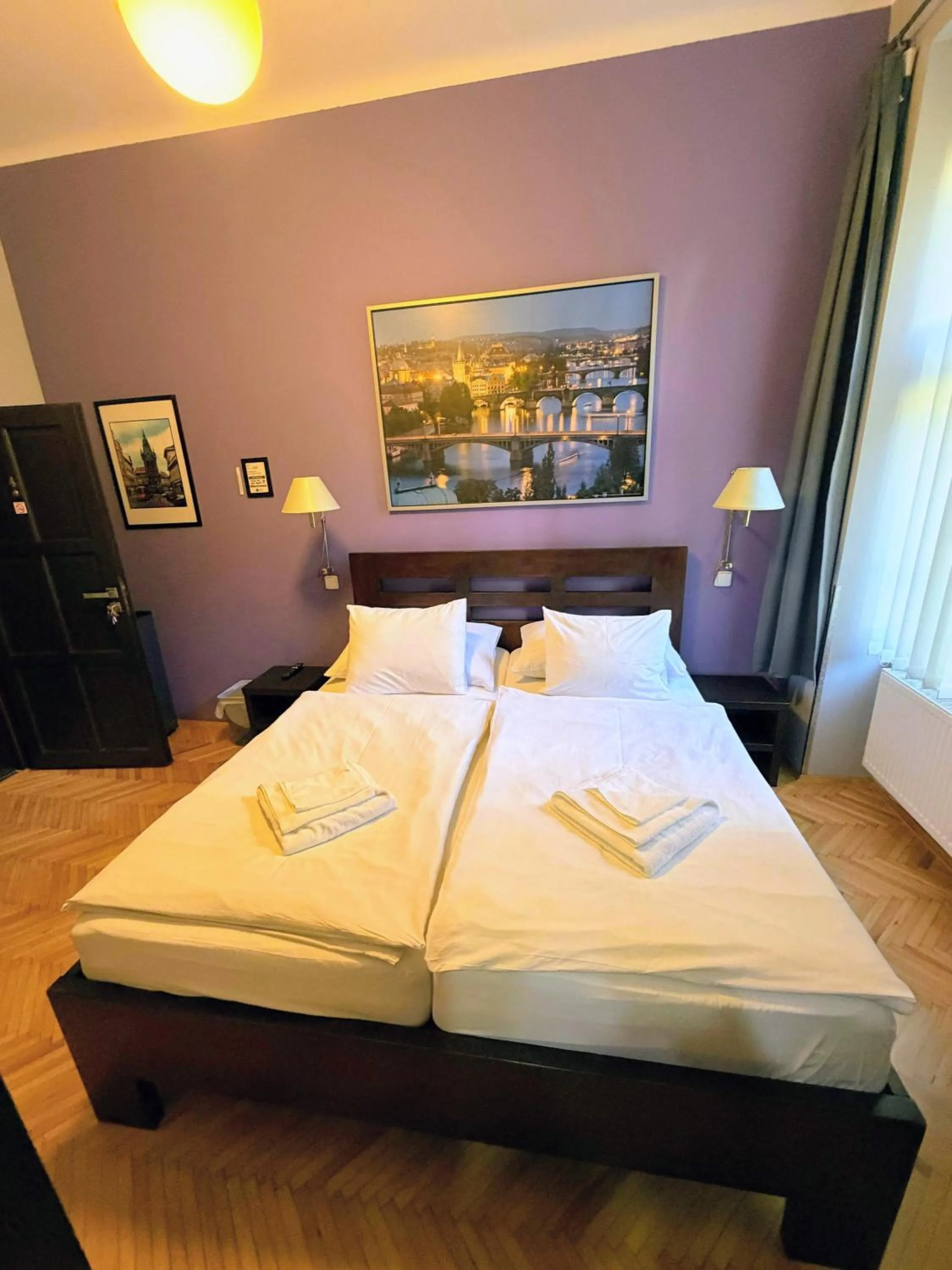 Bedroom, Bed in Central Station Studios