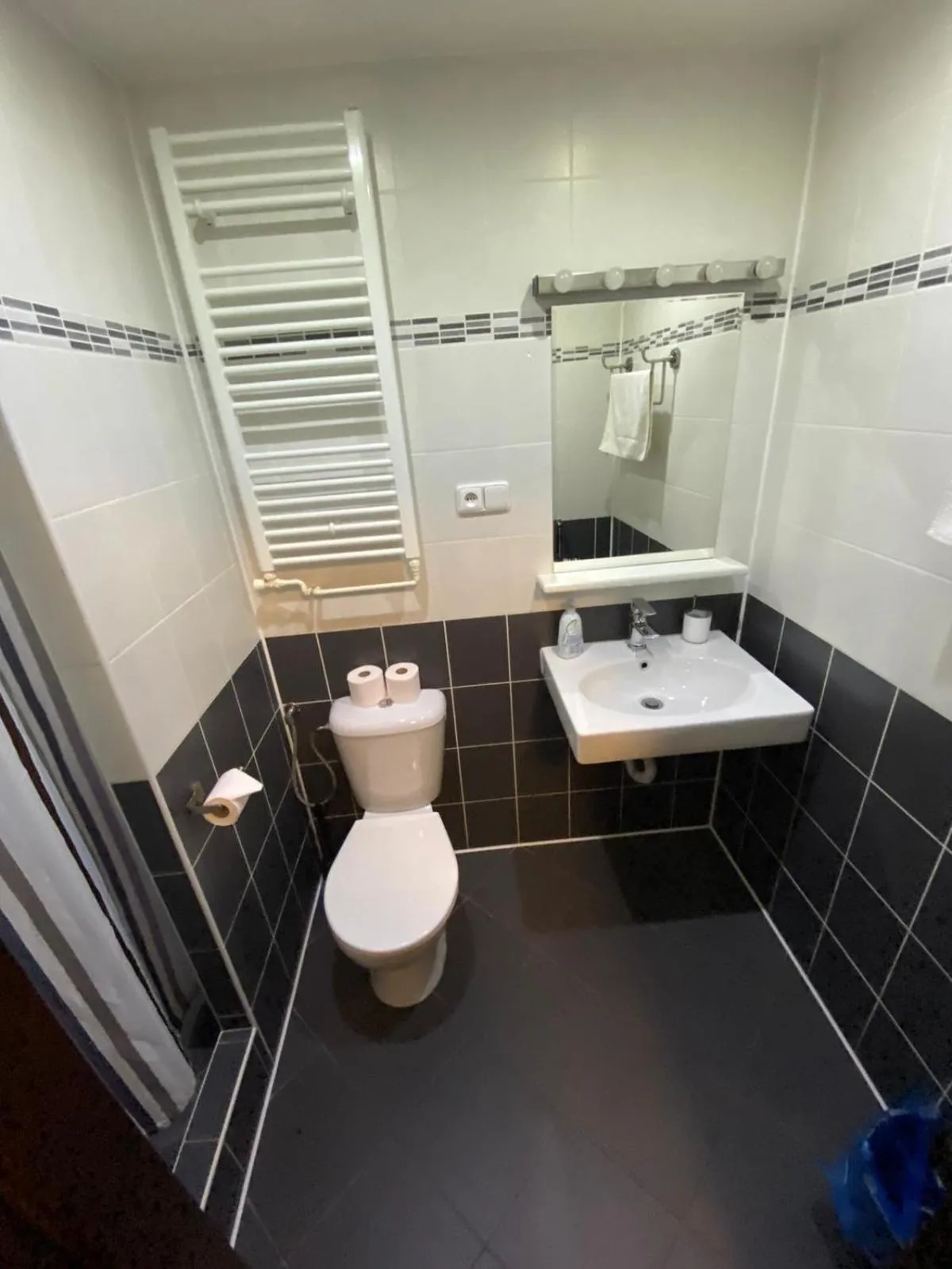 Bathroom in Central Station Studios