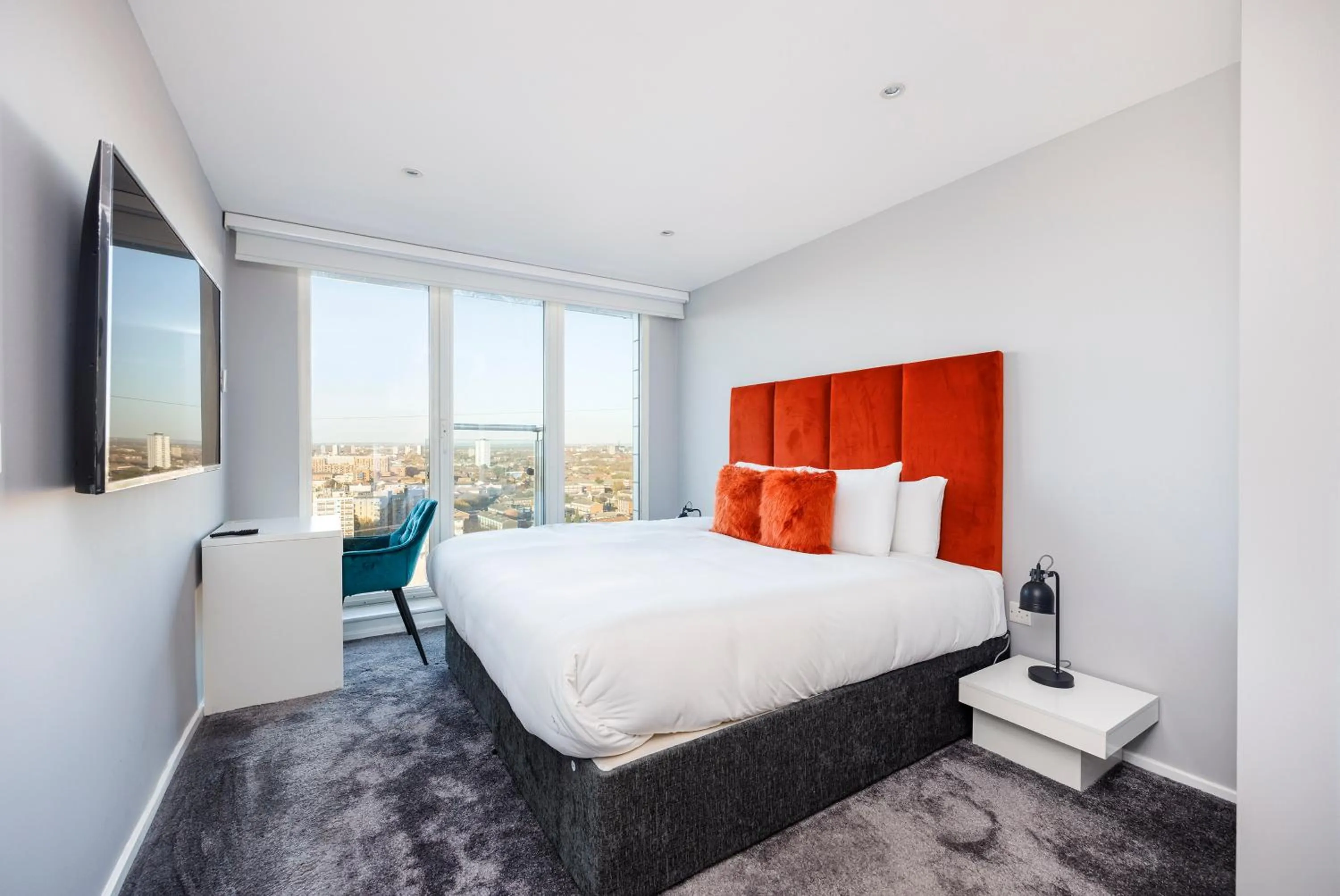 Photo of the whole room, Bed in Austin David Apartments ExCeL