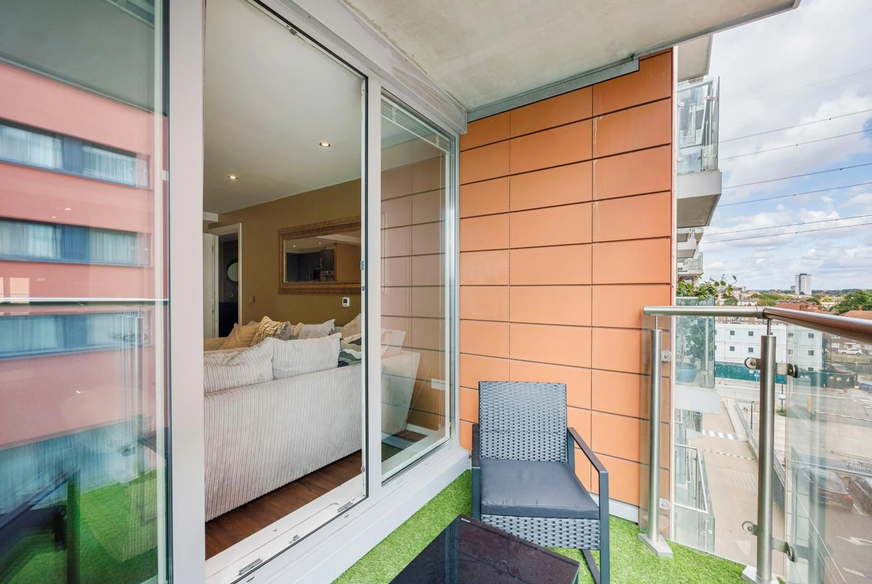 Patio, Bed in Austin David Apartments ExCeL