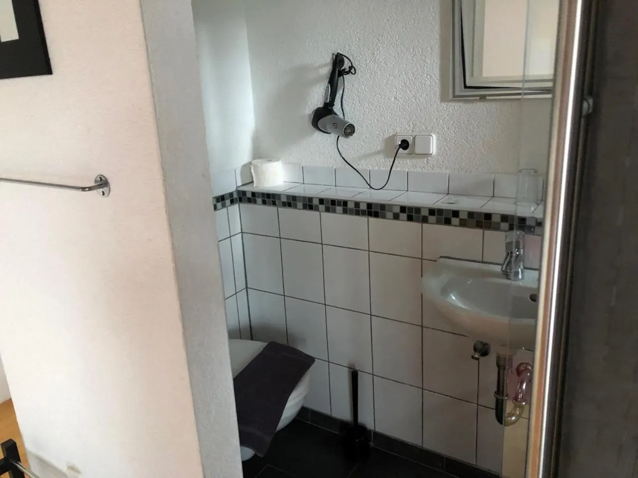 Toilet in Hotel Saarland Lebach