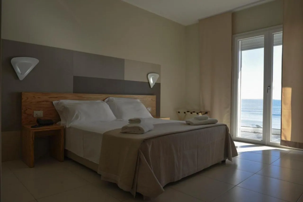 Bed in Hotel la Spiaggia