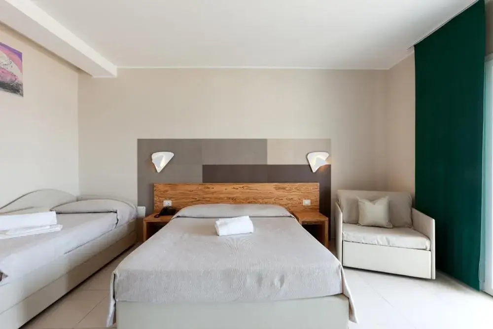 Standard Triple Room in Hotel la Spiaggia Standard Triple Room in Hotel la Spiaggia