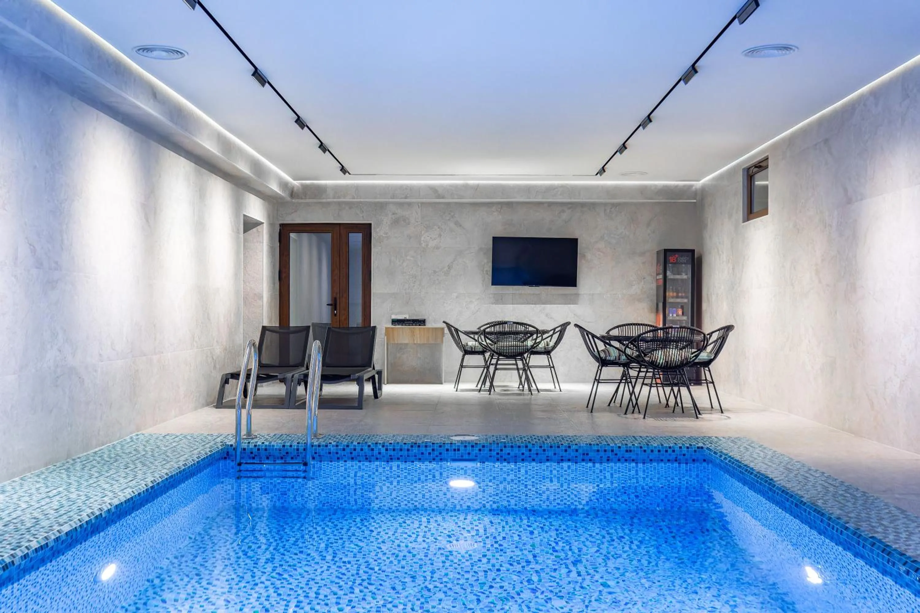 Swimming pool in Silk Road Tashkent