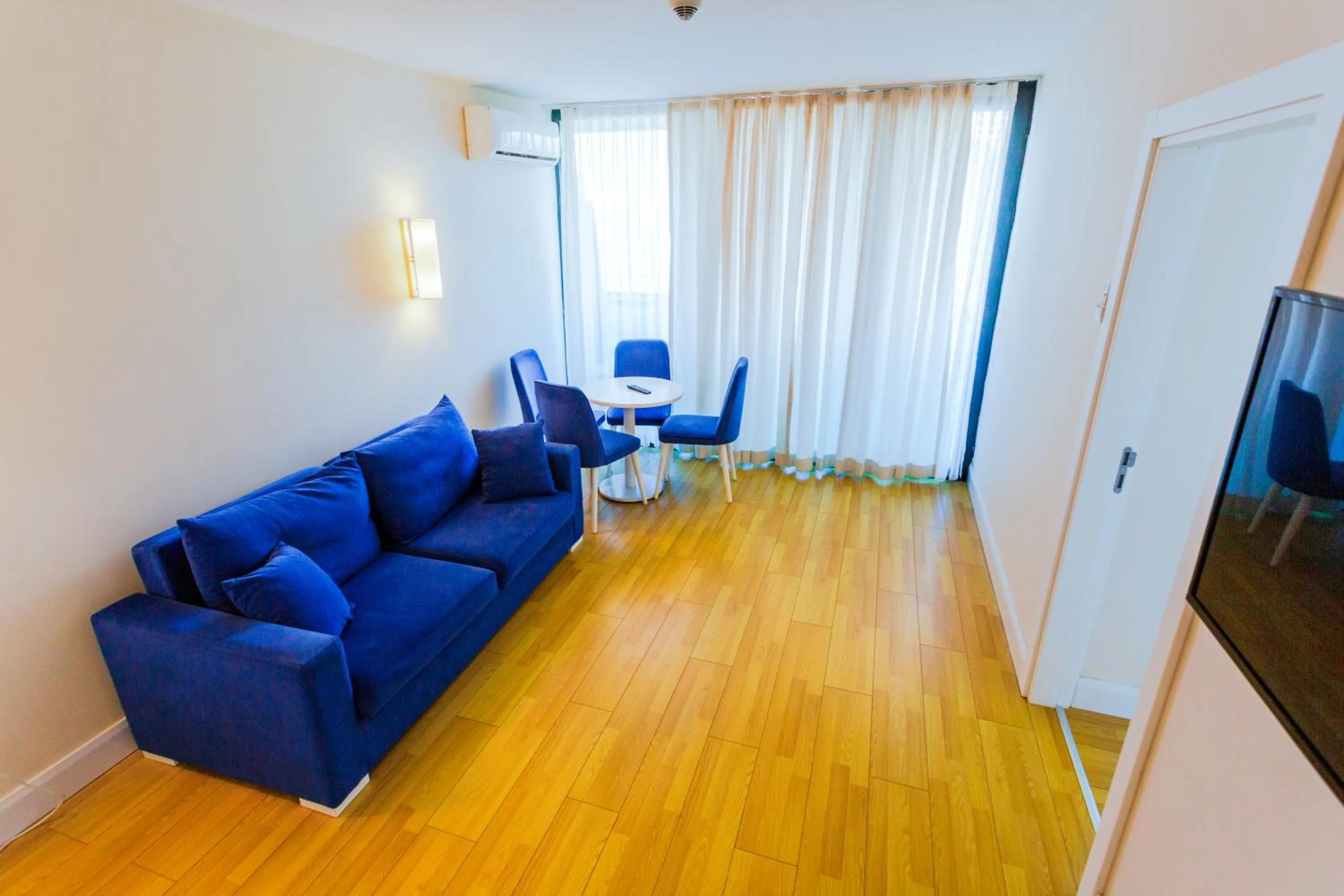 TV and multimedia in Orbi City Hotel