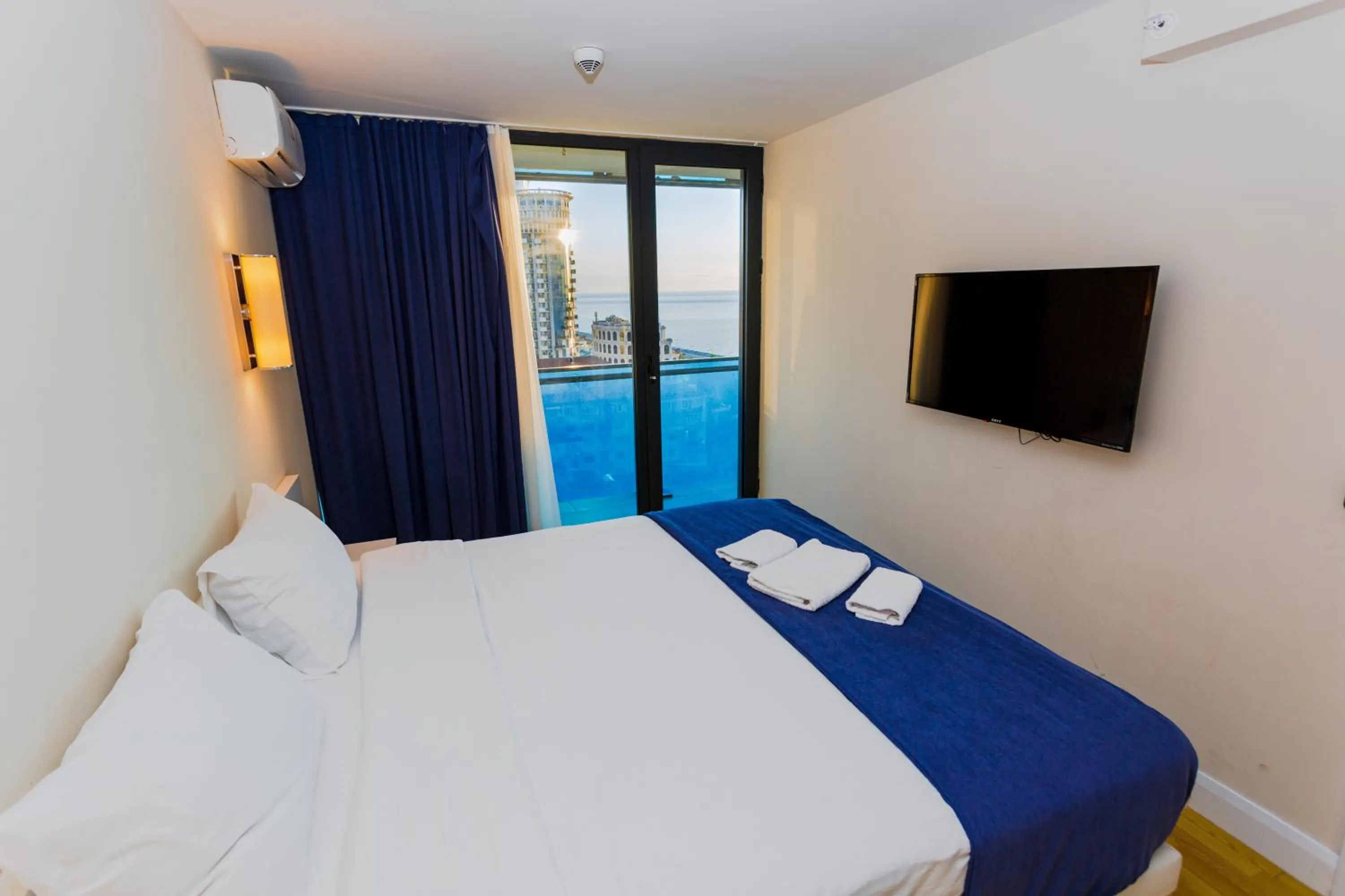 Communal lounge/ TV room, Bed in Orbi City Hotel