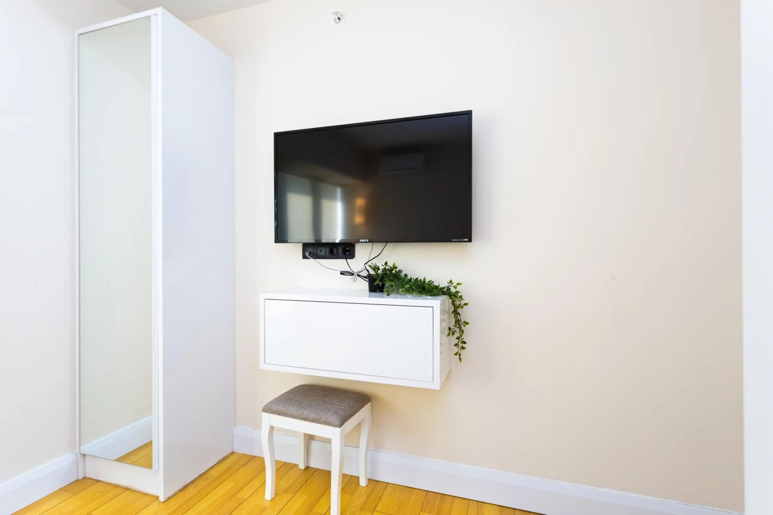 Communal lounge/ TV room in Orbi City Hotel