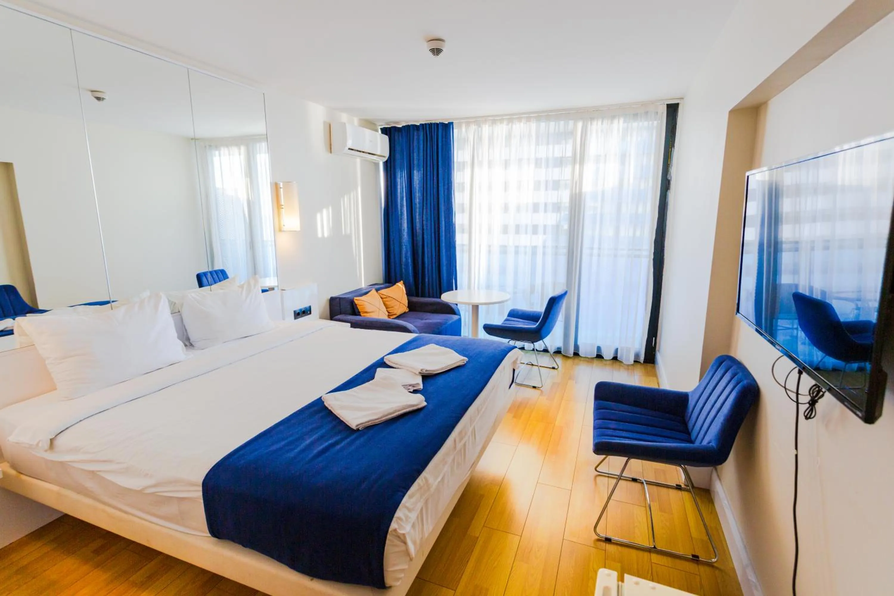 TV and multimedia, Bed in Orbi City Hotel