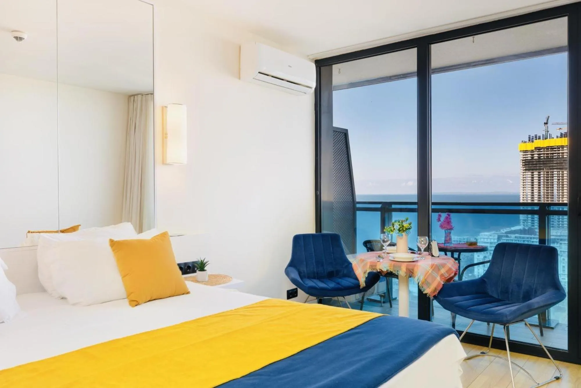 Communal lounge/ TV room, Bed in Orbi City Hotel