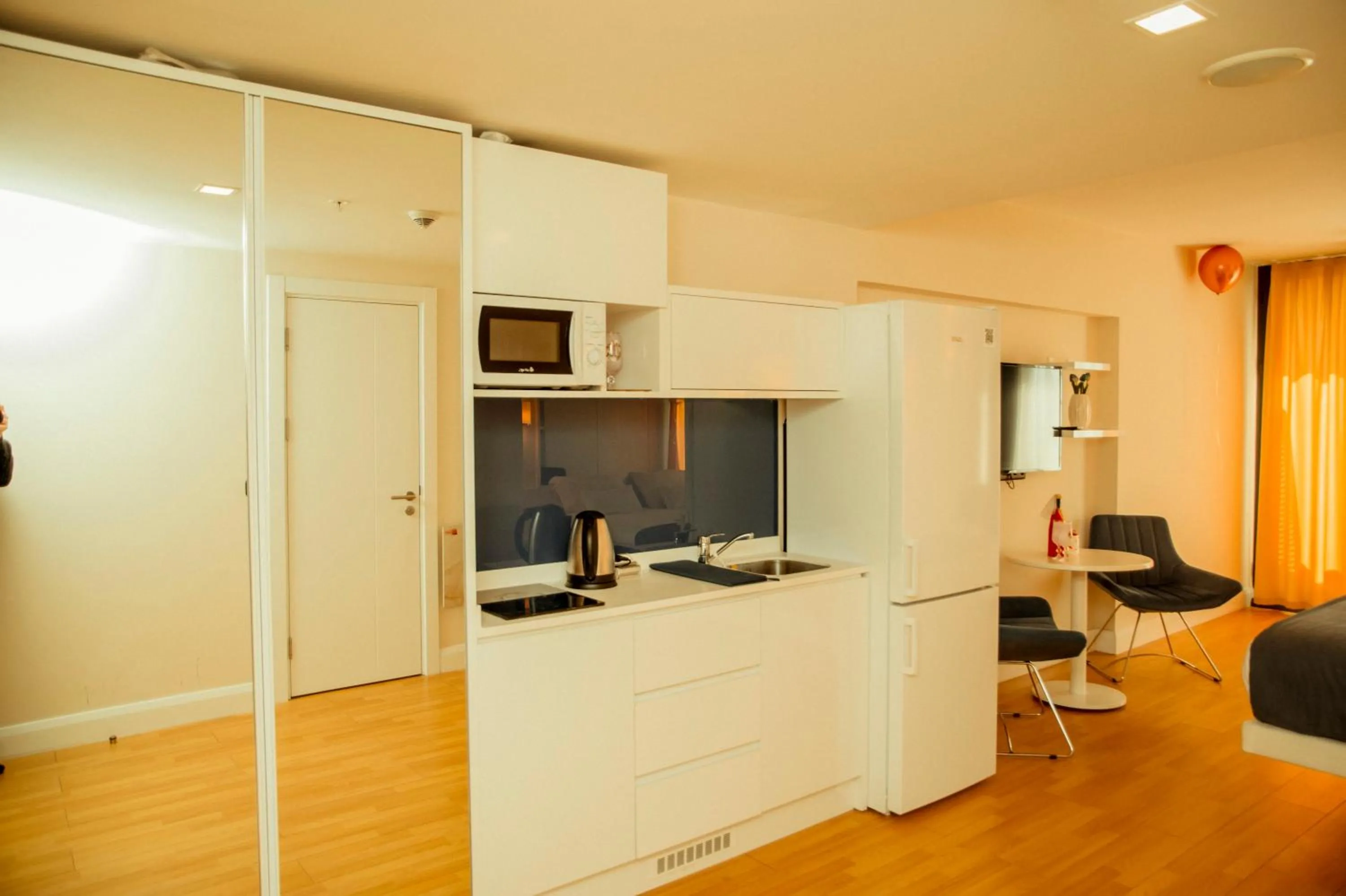 TV and multimedia in Orbi City Hotel