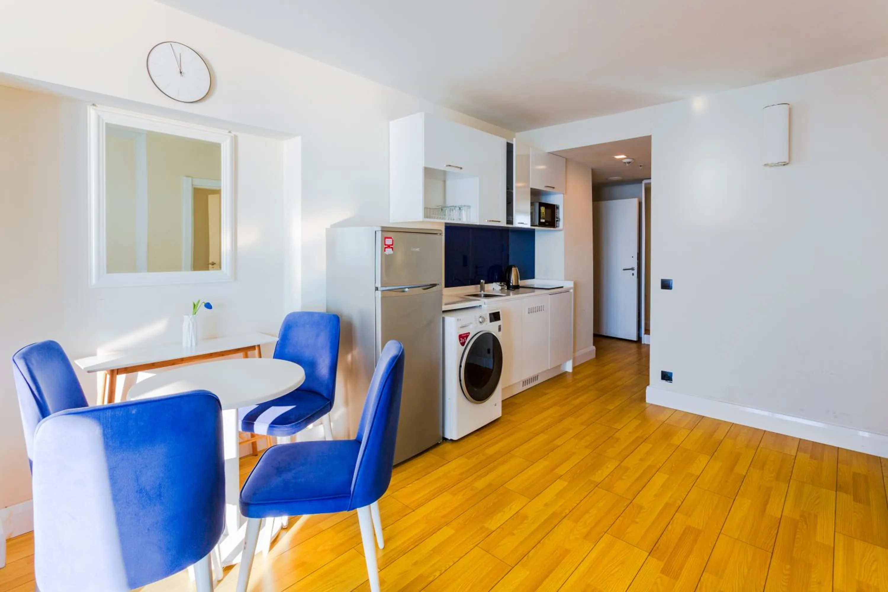 Communal lounge/ TV room in Orbi City Hotel