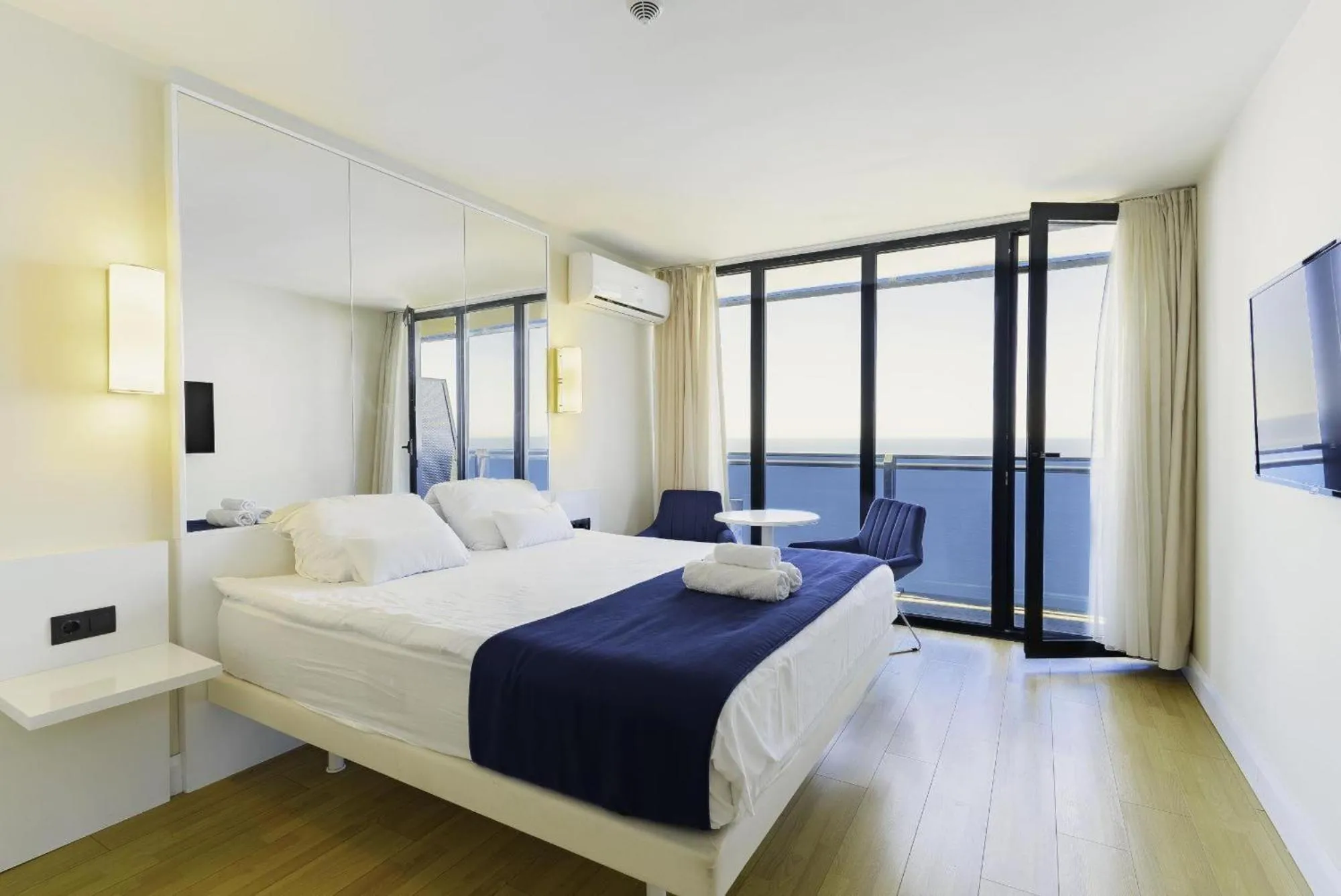 Toilet, Bed in Orbi City Hotel