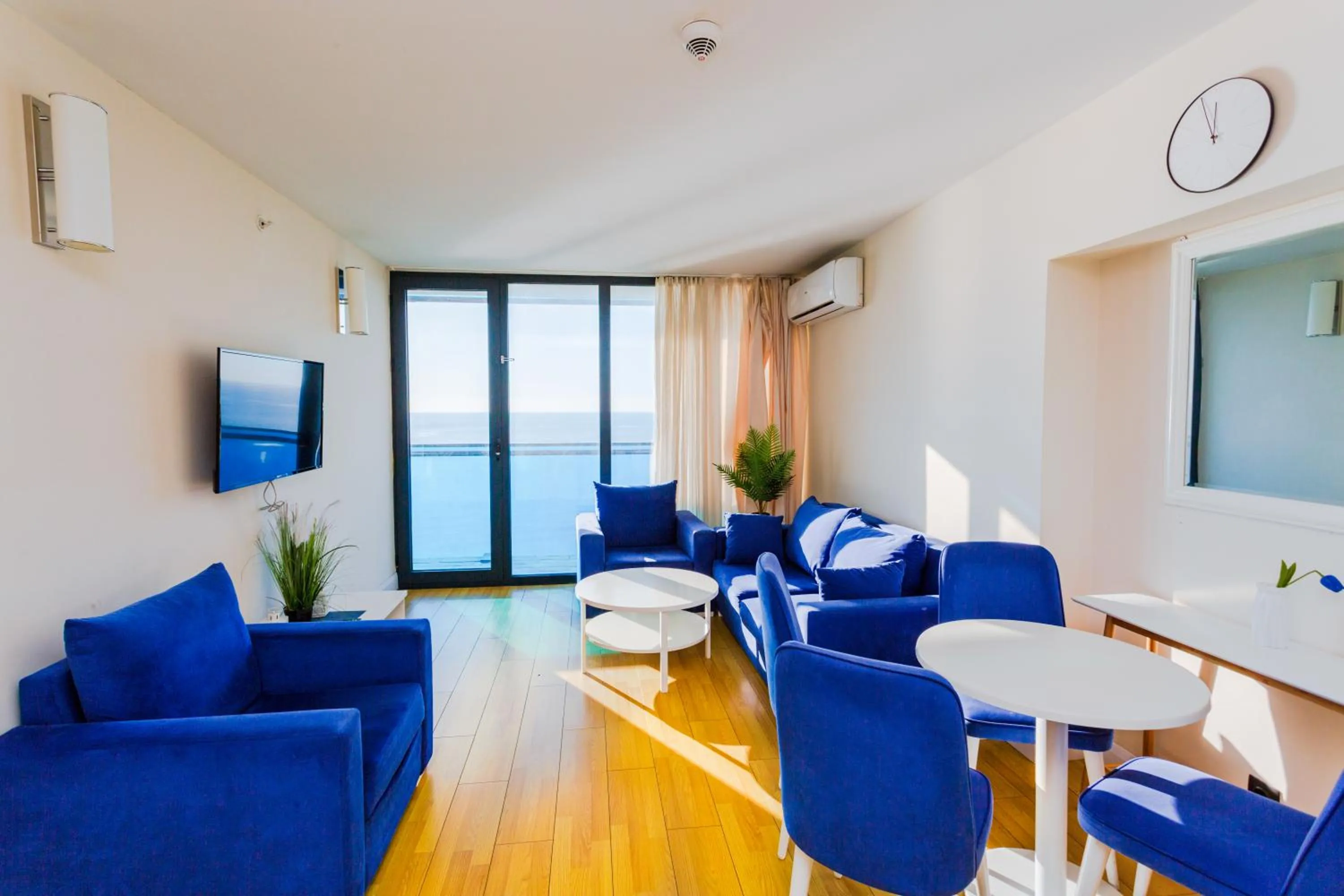 TV and multimedia in Orbi City Hotel